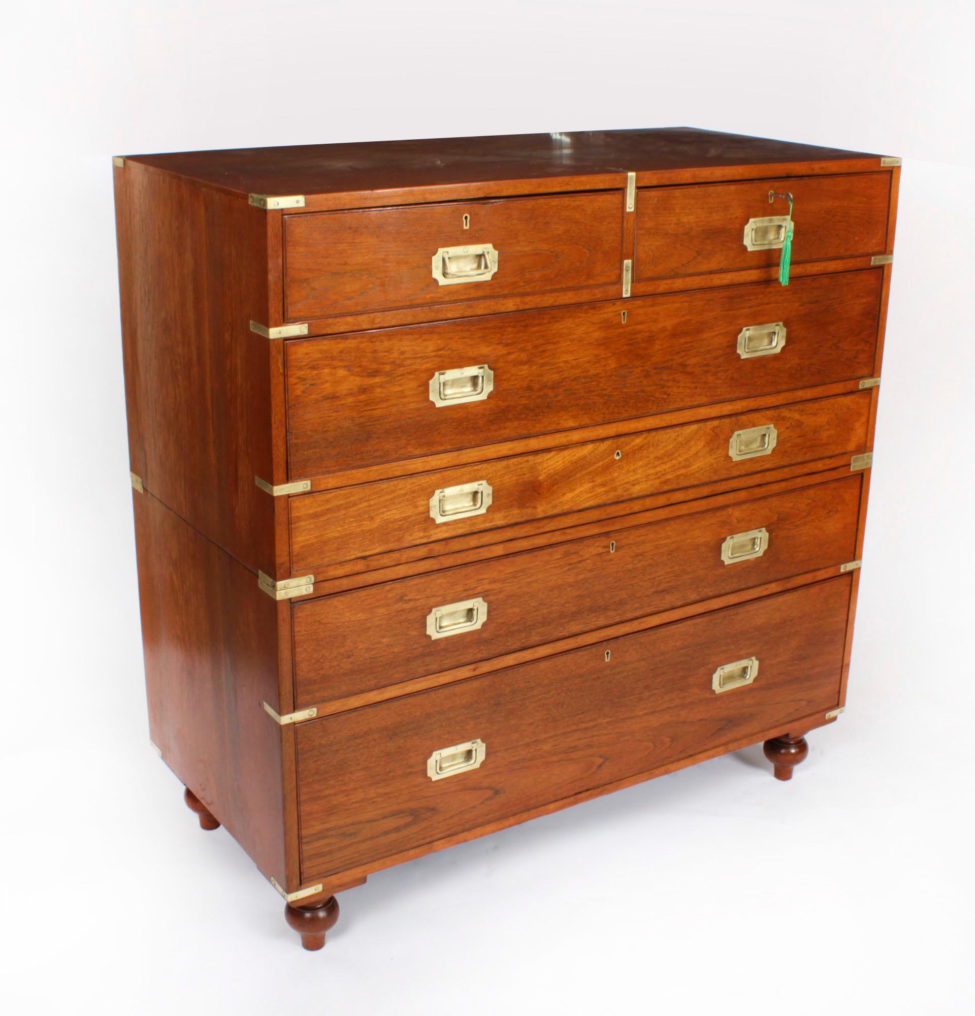This is beautifully crafted antique early Victorian teak military secretaire chest of drawers, circa 1840 in date.

The chest freatures two half width drawers over a full width drawer above a shallow drawer that is fitted with birds eye maple