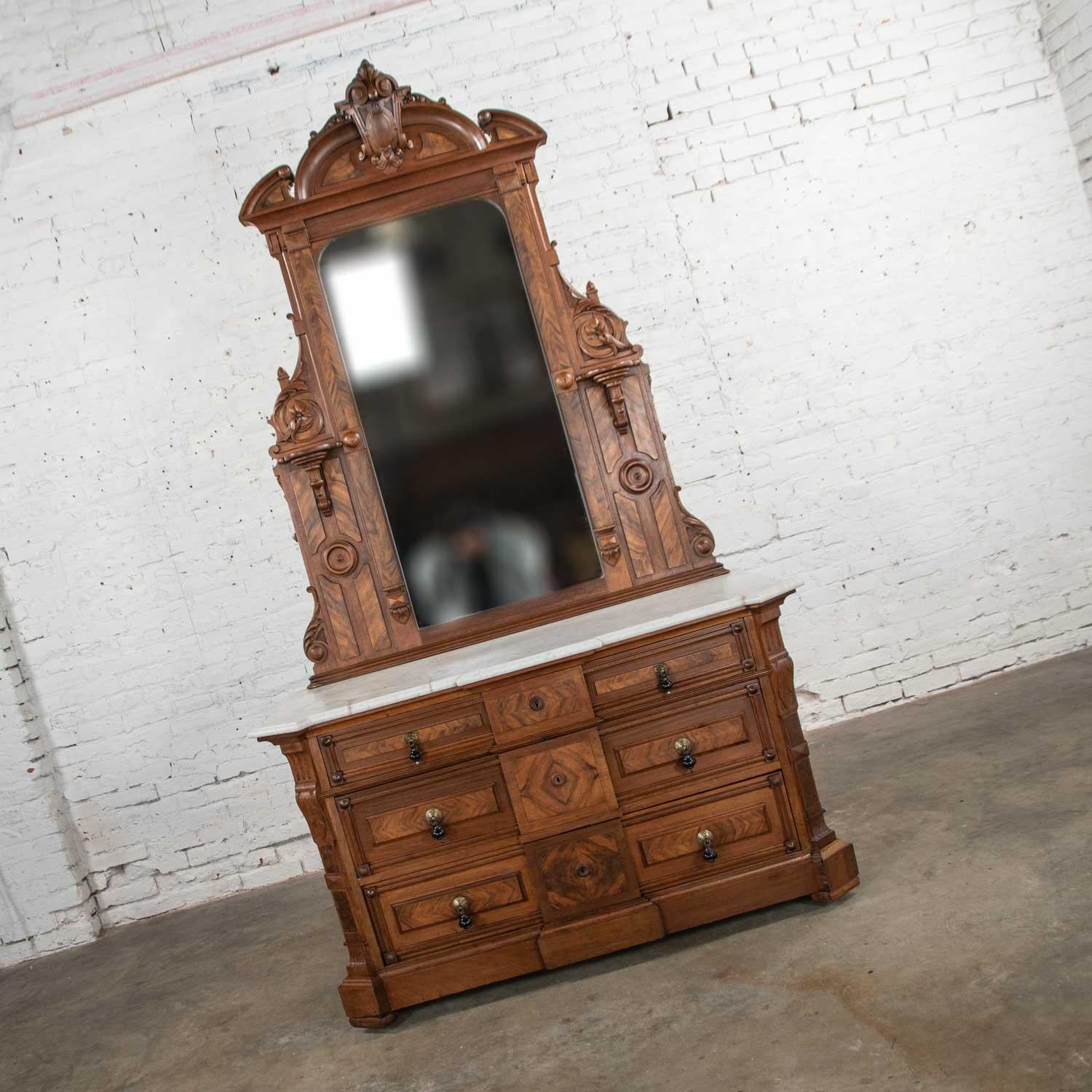 commode ancienne avec marbre et miroir