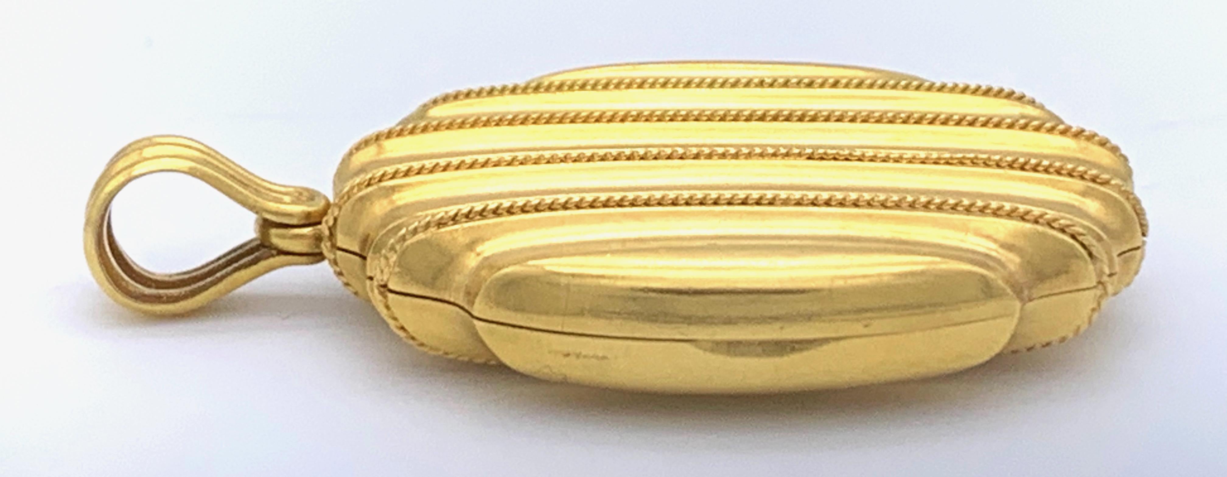 Antique Victorian Modernist Gold Locket Pendant In Excellent Condition For Sale In Munich, Bavaria