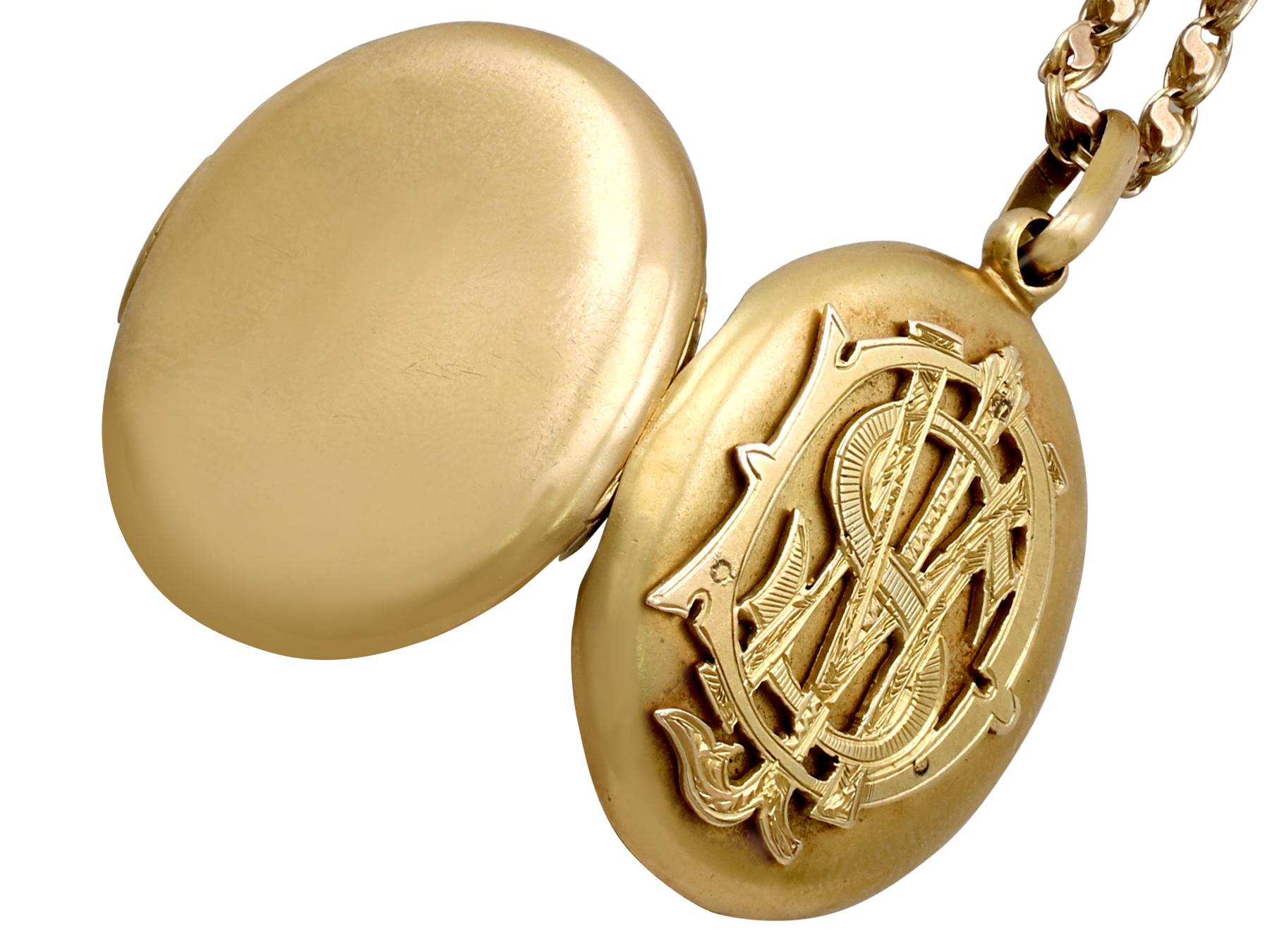 Antique Victorian Monogrammed Locket in Yellow Gold In Excellent Condition In Jesmond, Newcastle Upon Tyne