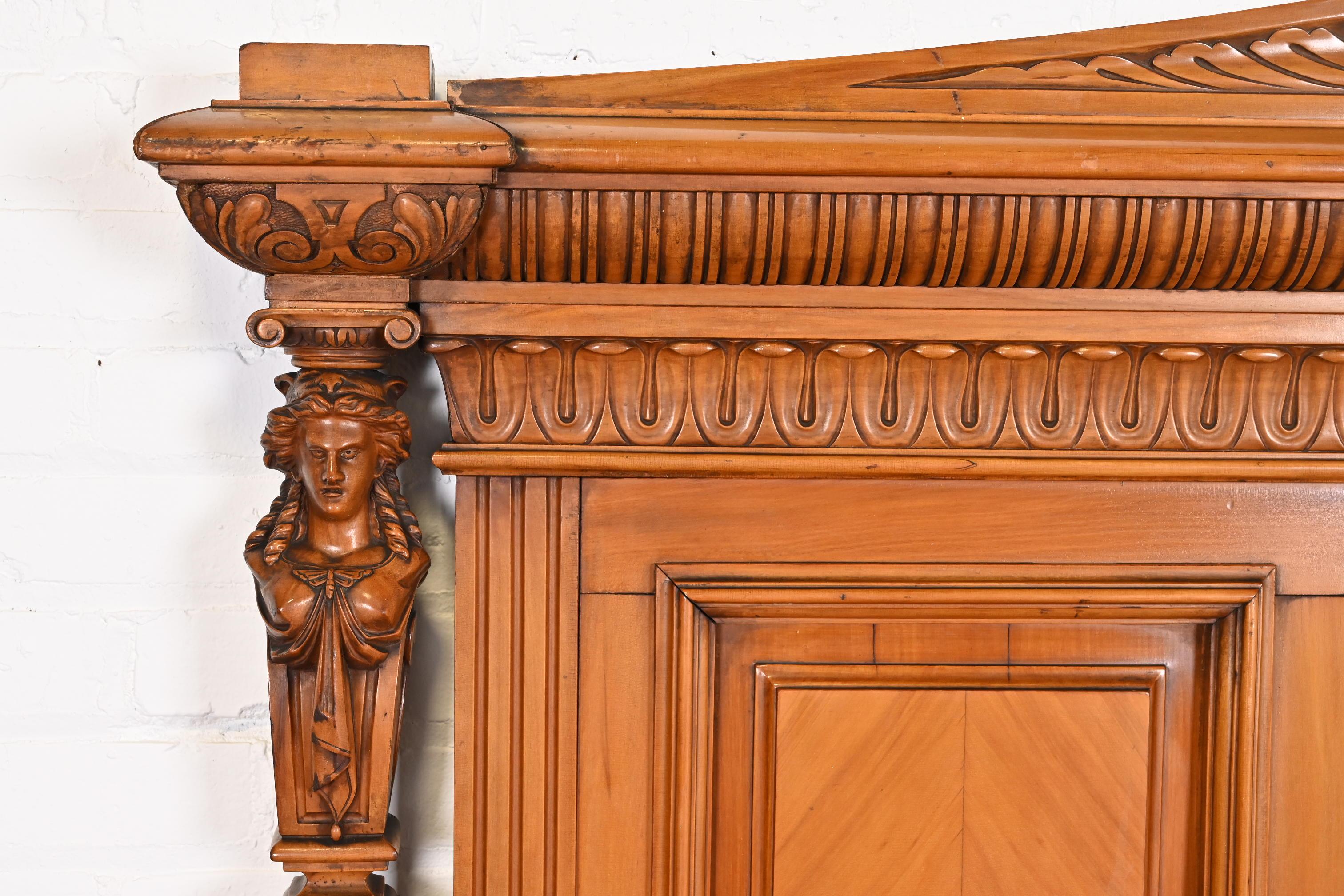 Antikes viktorianisches Monumentalbett aus geschnitztem Nussbaumholz in voller Größe, Horner zugeschrieben im Angebot 5