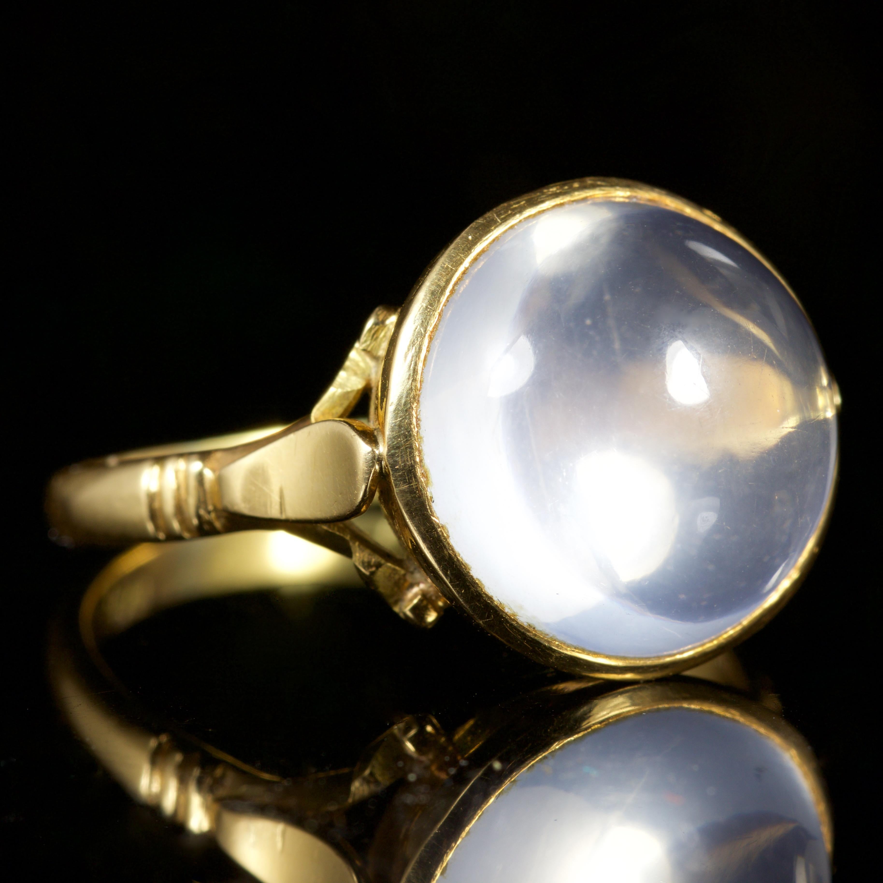 Antique Victorian Moonstone 18 Carat Gold Ring, circa 1880 1