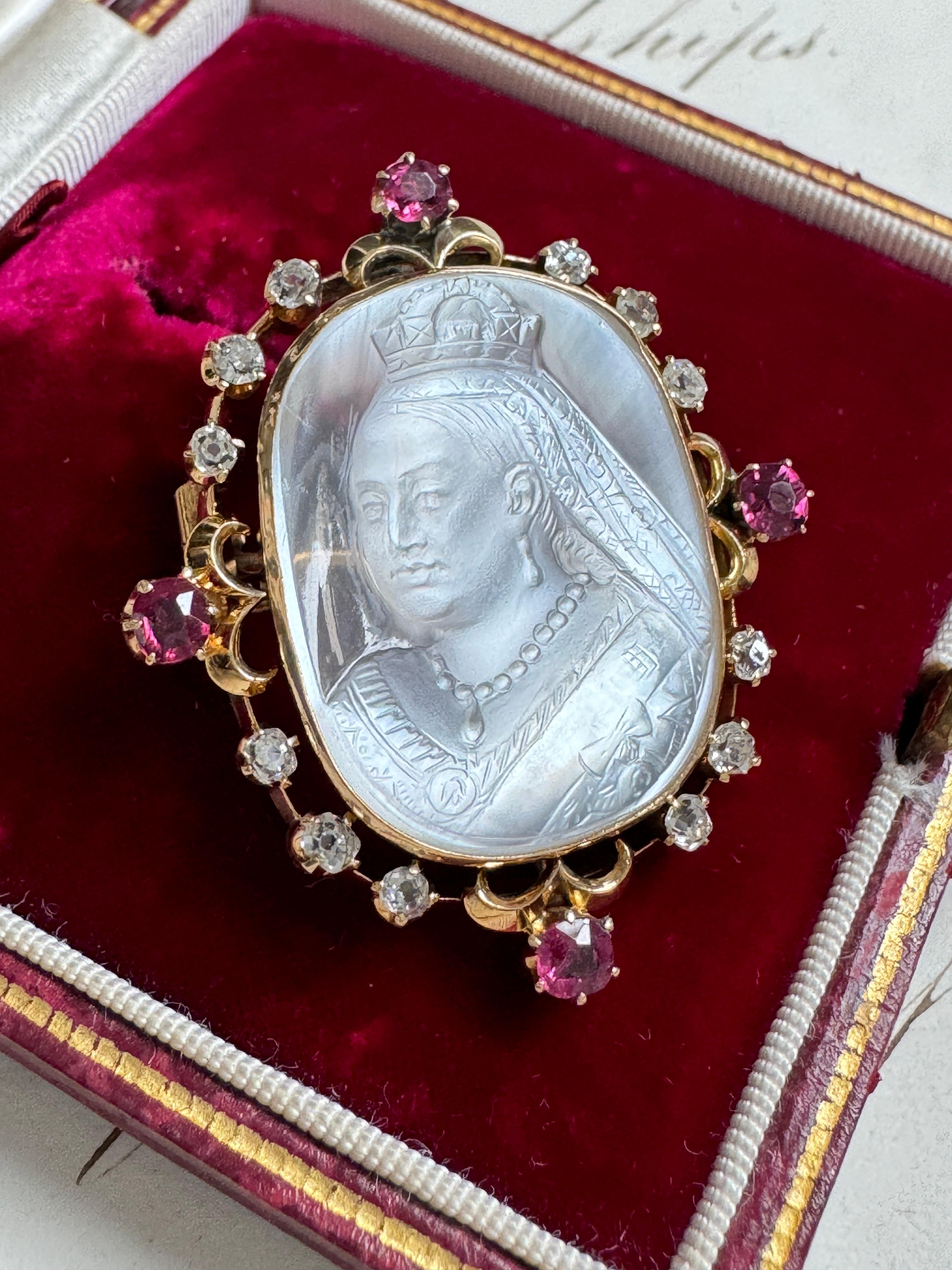 Antique Victorian Moonstone Cameo Curvette of Queen Victoria For Sale 1