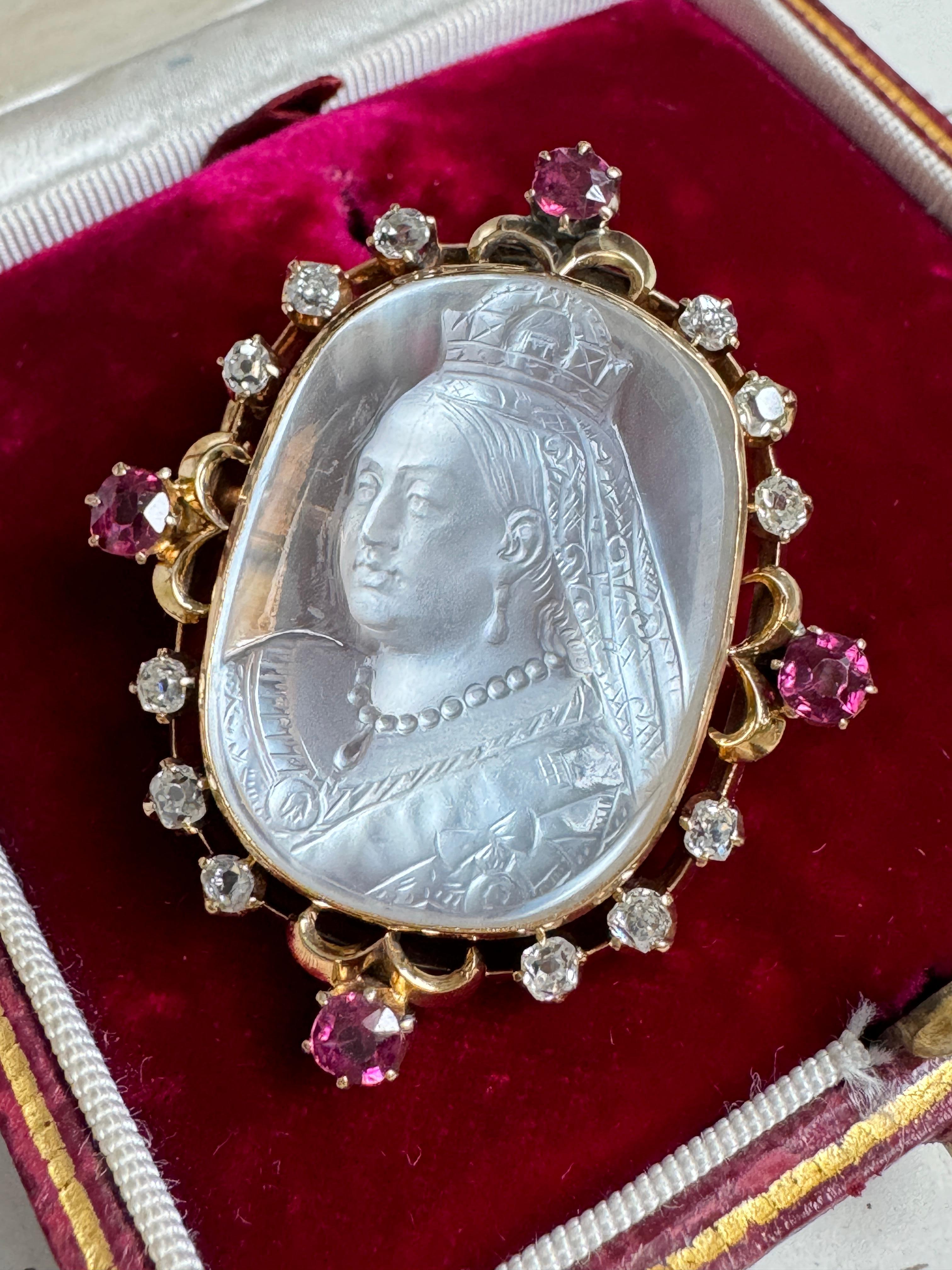 Antique Victorian Moonstone Cameo Curvette of Queen Victoria For Sale 2