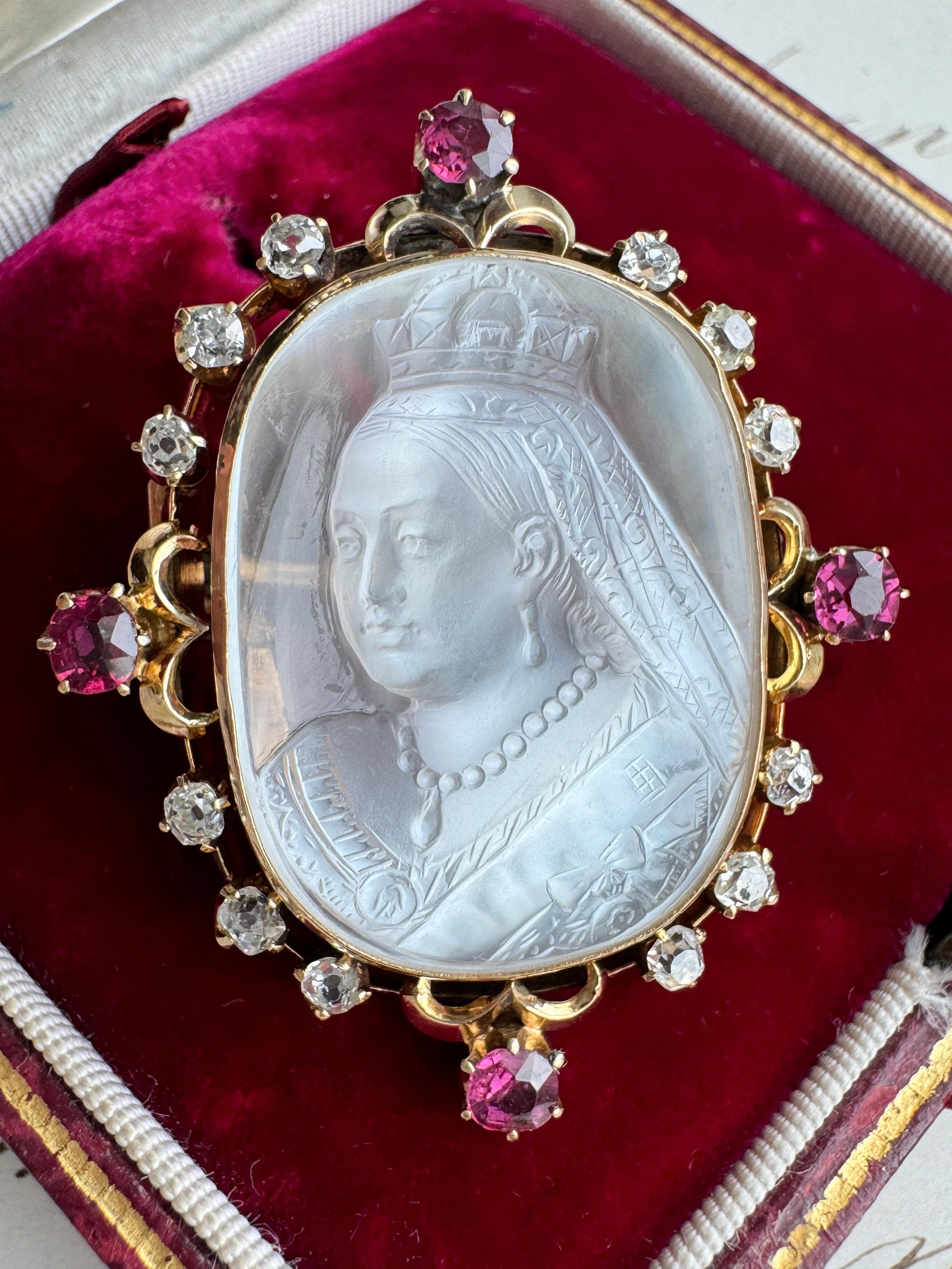 Antique Victorian Moonstone Cameo Curvette of Queen Victoria For Sale 4