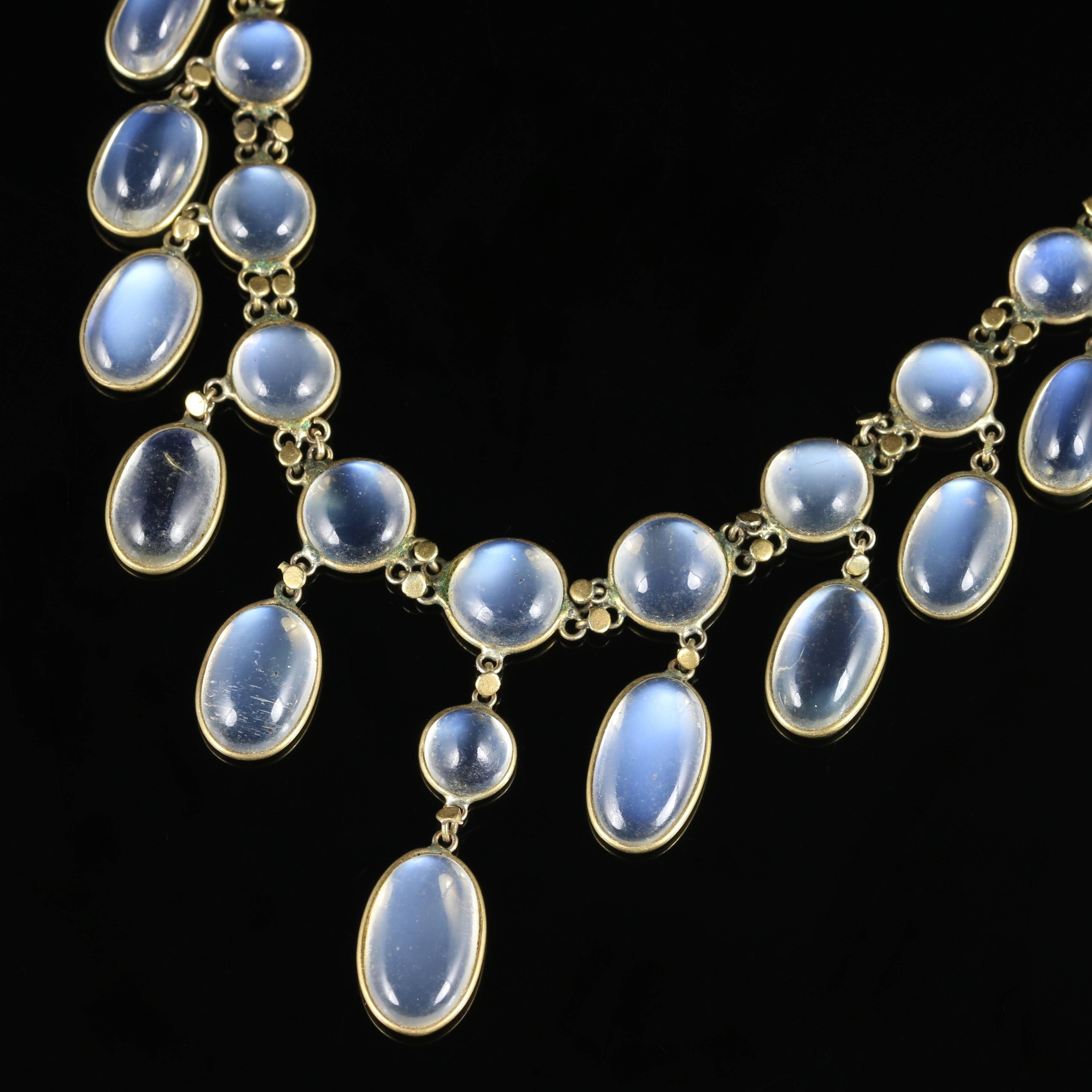 Antique Victorian Moonstone Necklace 18 Carat Gold Garland, circa 1880 In Excellent Condition In Lancaster, Lancashire