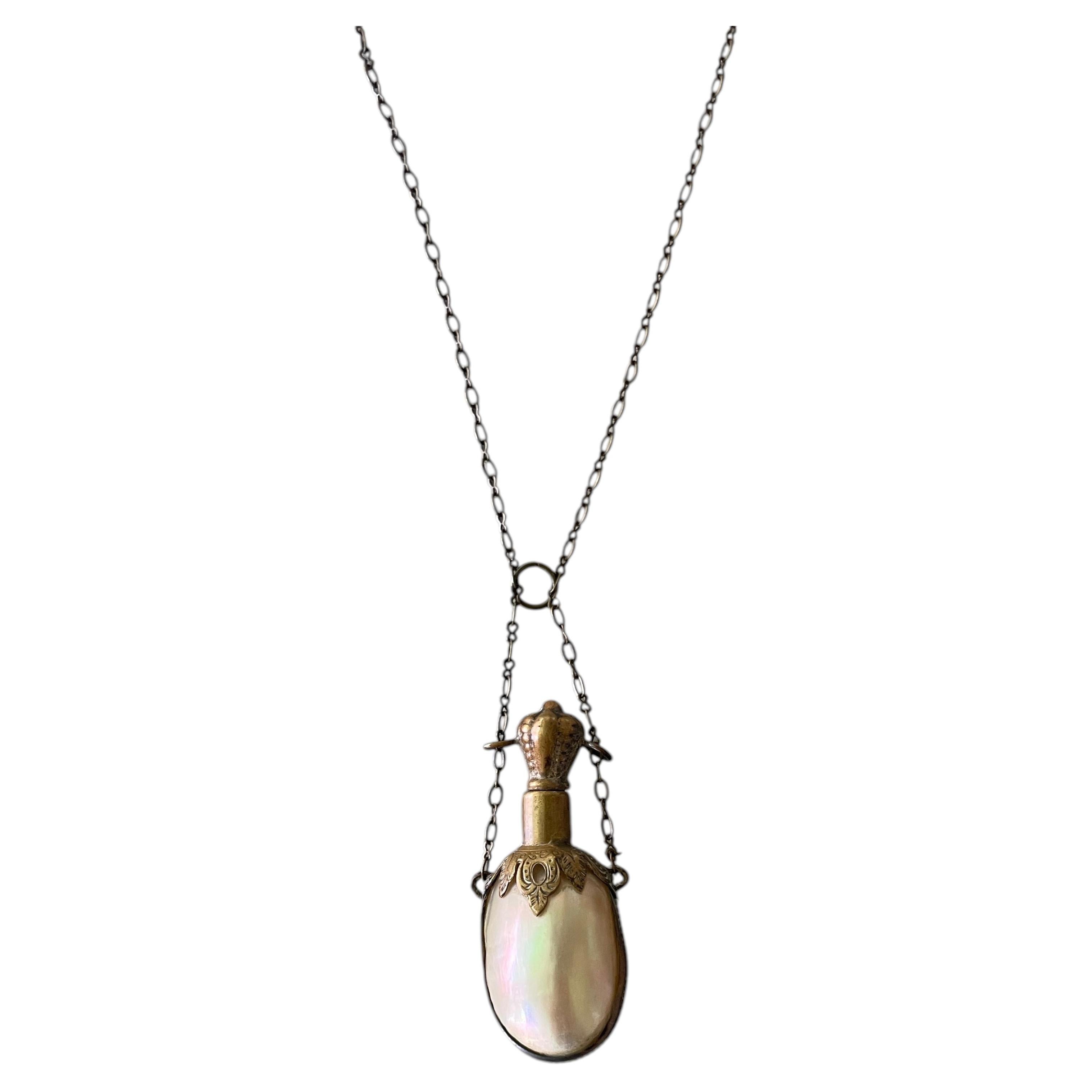 Collier antique victorien avec pendentif en forme de flacon à parfum en nacre, vers 1890-1900
