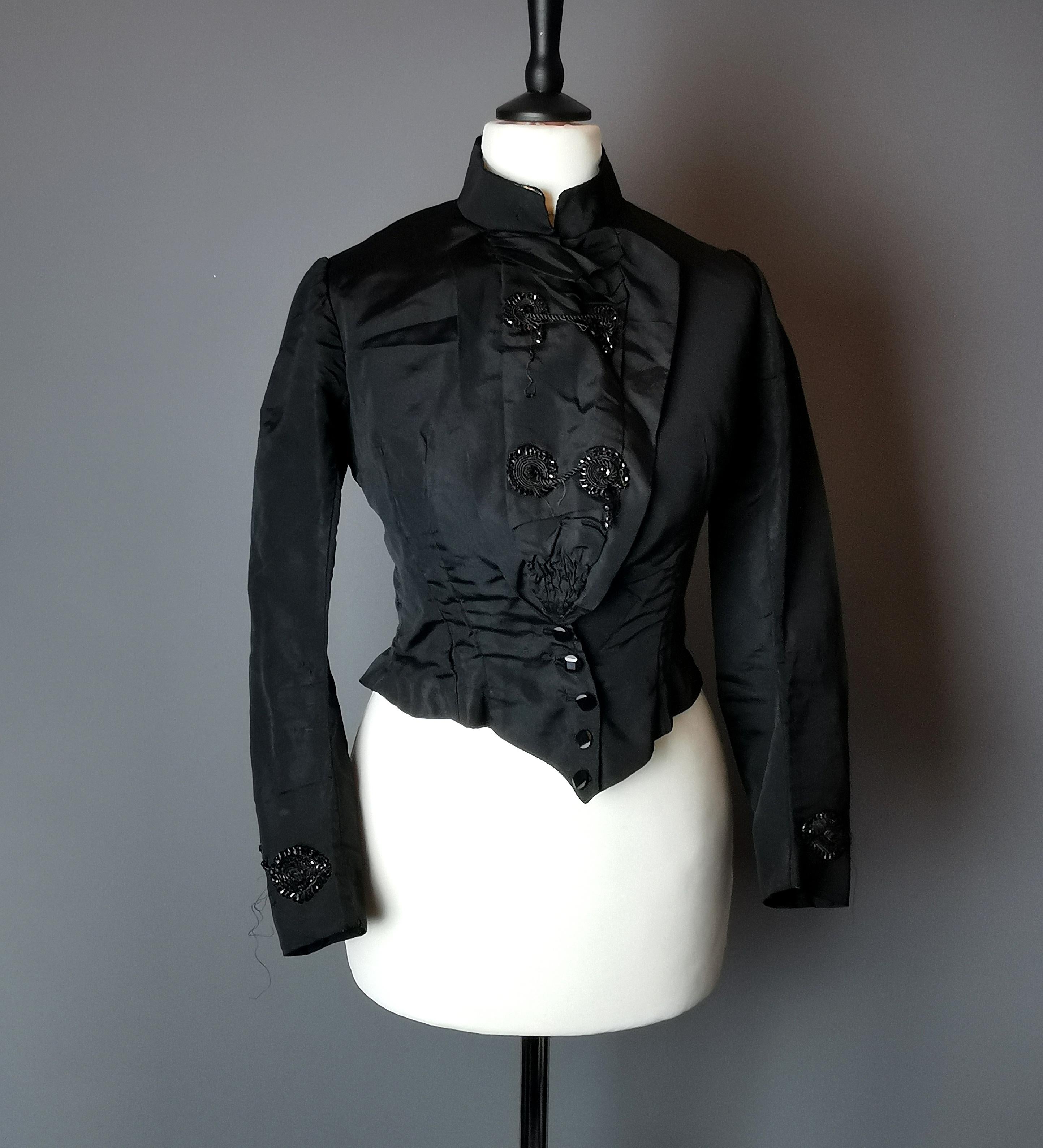 Antiker viktorianischer Trauerbogen-Bluse, Bluse, Französischer Jet  im Zustand „Relativ gut“ im Angebot in NEWARK, GB
