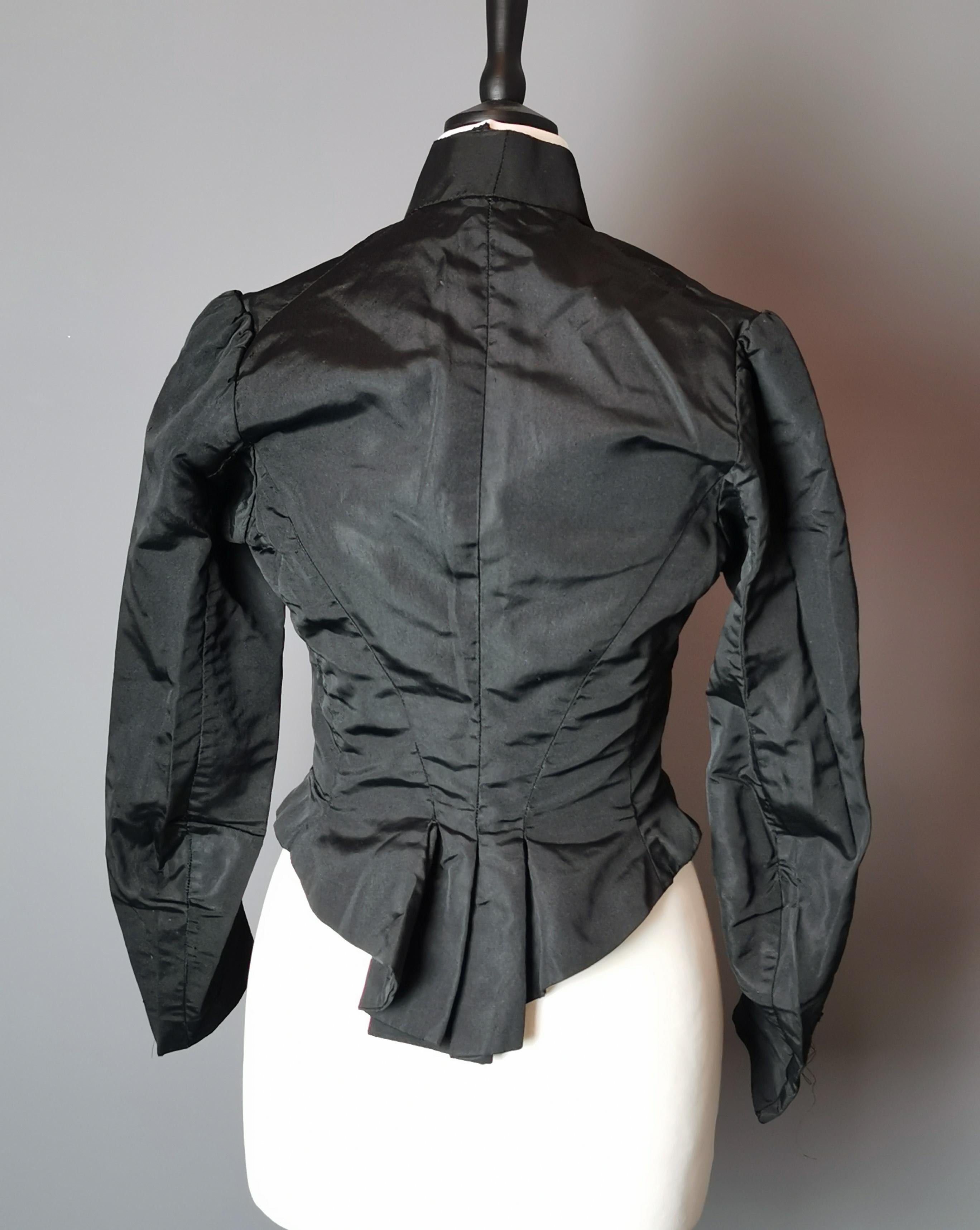 Antiker viktorianischer Trauerbogen-Bluse, Bluse, Französischer Jet  Damen im Angebot