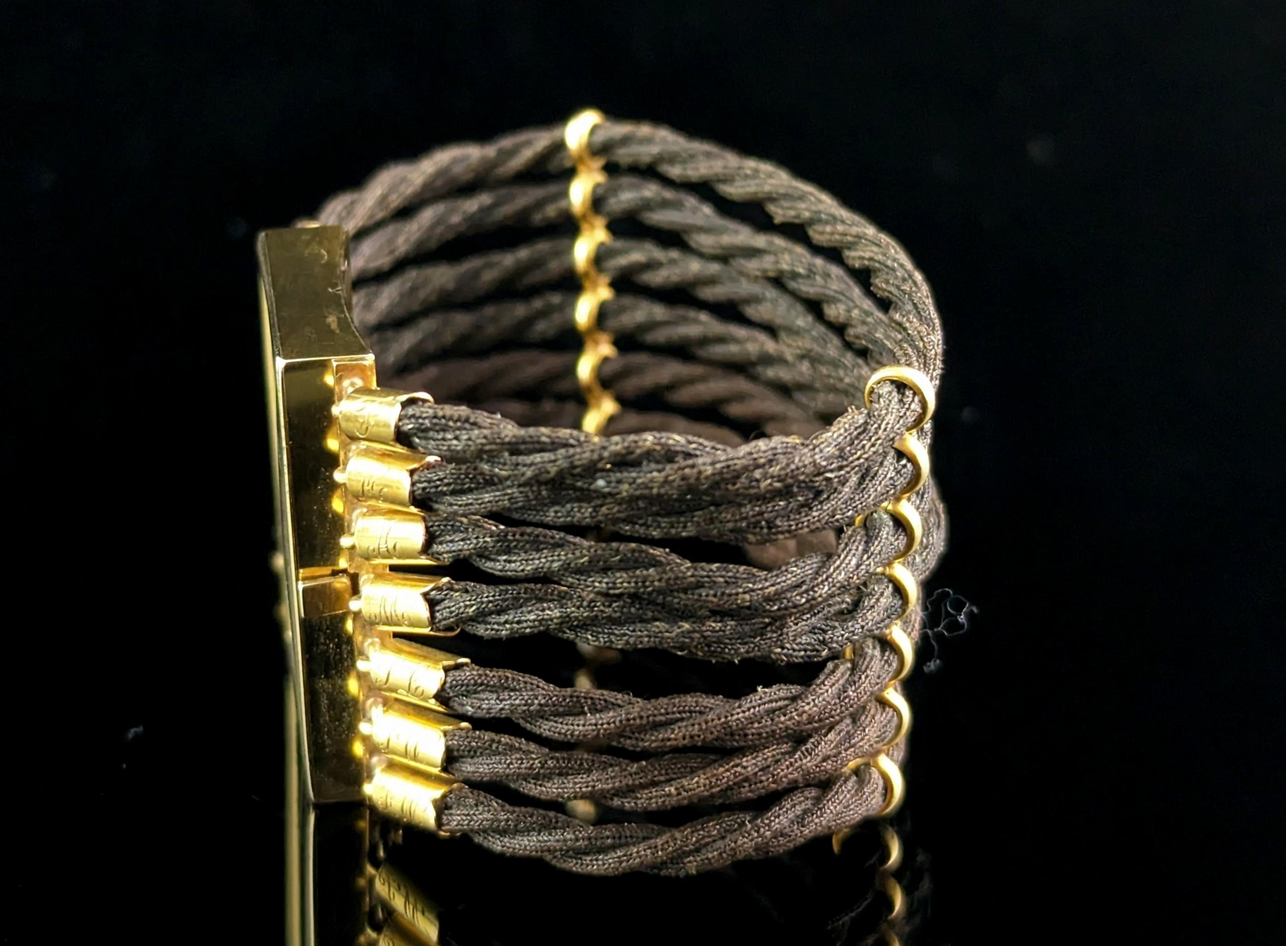 Antikes viktorianisches Trauerarmband, 18 Karat Gold und Haararbeit  im Angebot 1