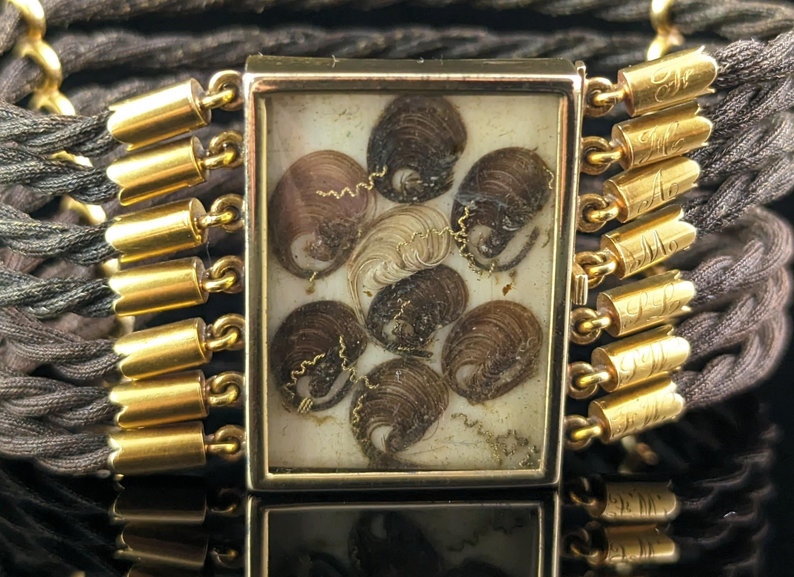 Antikes viktorianisches Trauerarmband, 18 Karat Gold und Haararbeit  im Angebot 3