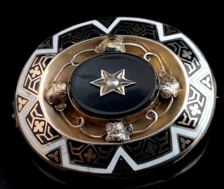 Cabochon Antique Victorian Mourning Brooch, 15 Karat Yellow Gold, Onyx and Seed Pearl
