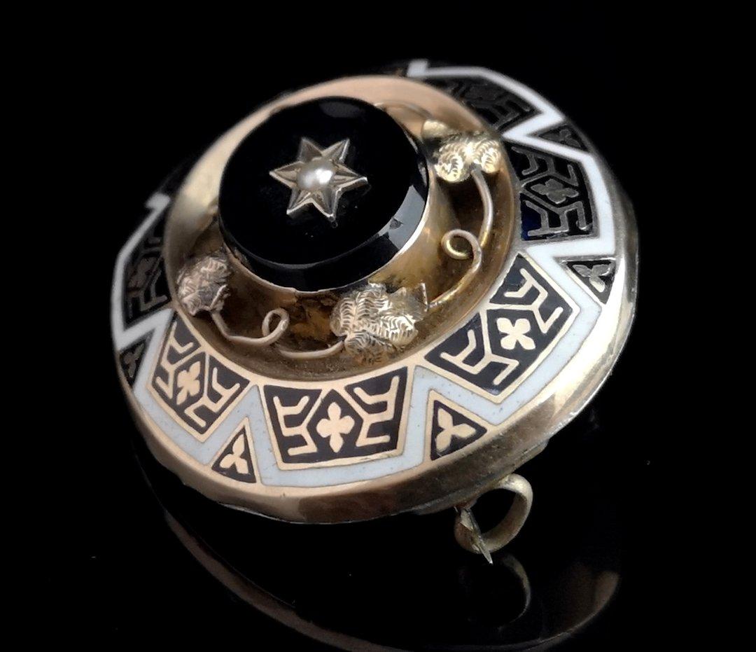 Women's Antique Victorian Mourning Brooch, 15 Karat Yellow Gold, Onyx and Seed Pearl