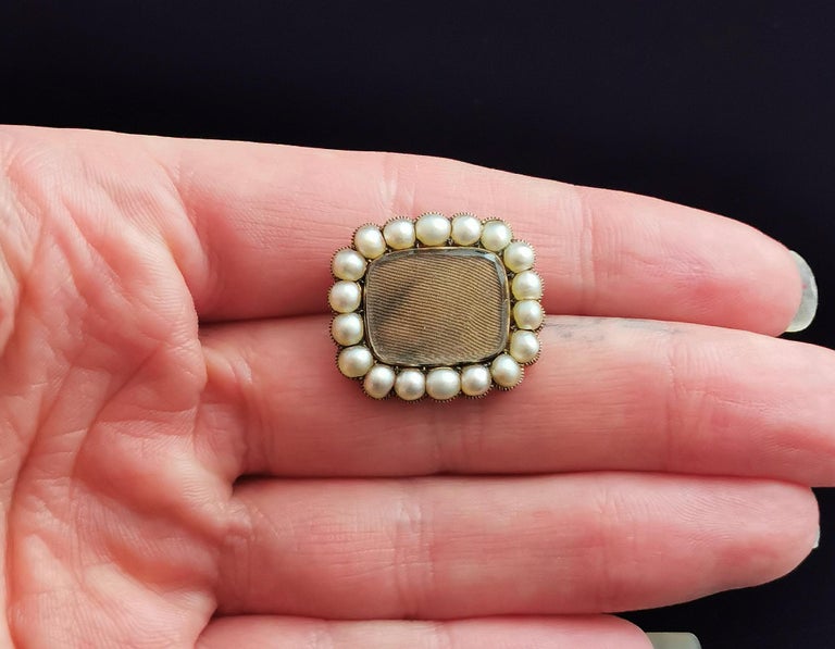 Antique Victorian Mourning Brooch, 9ct Gold Hairwork, Split Pearl For Sale 4