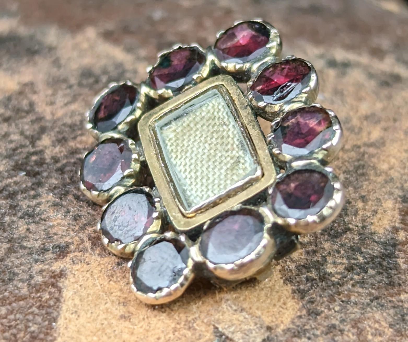 Antique Victorian Mourning Brooch, Flat Cut Garnet, 9k Gold In Fair Condition For Sale In NEWARK, GB