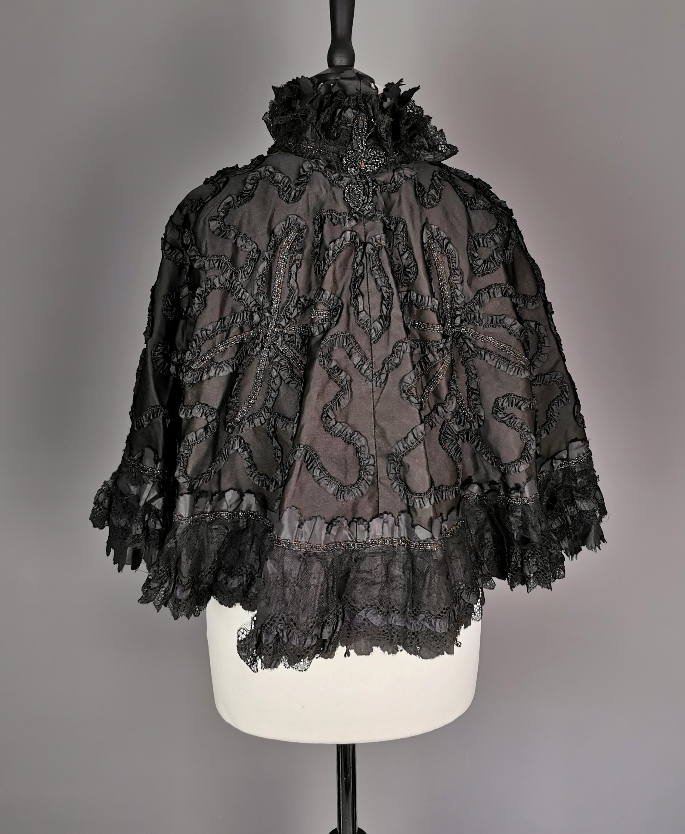 Antique Victorian mourning cape, French jet, taffeta, silk and lace  In Fair Condition In NEWARK, GB