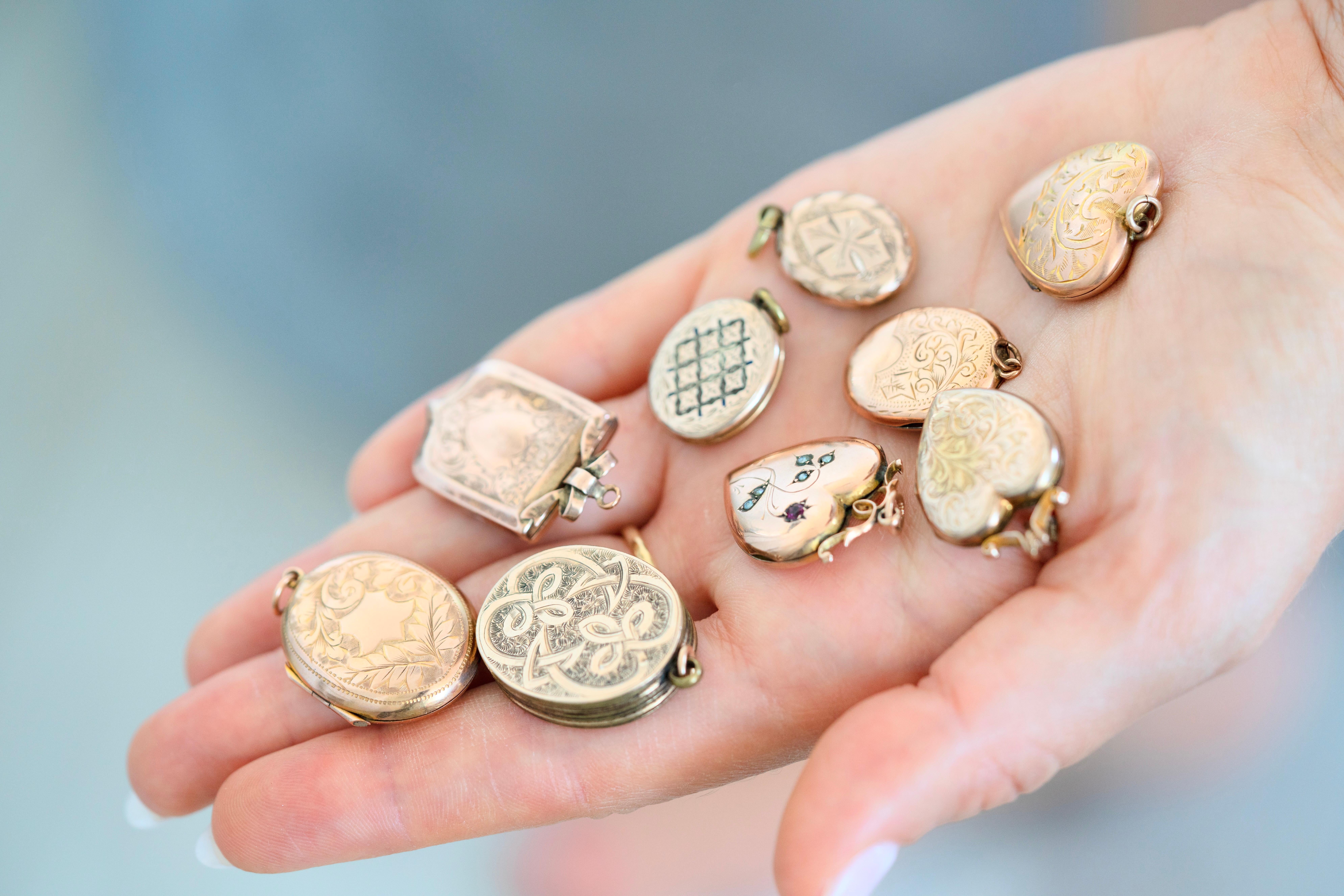 Women's Antique Victorian Mourning Hair 9ct Yellow Gold Locket Necklace For Sale