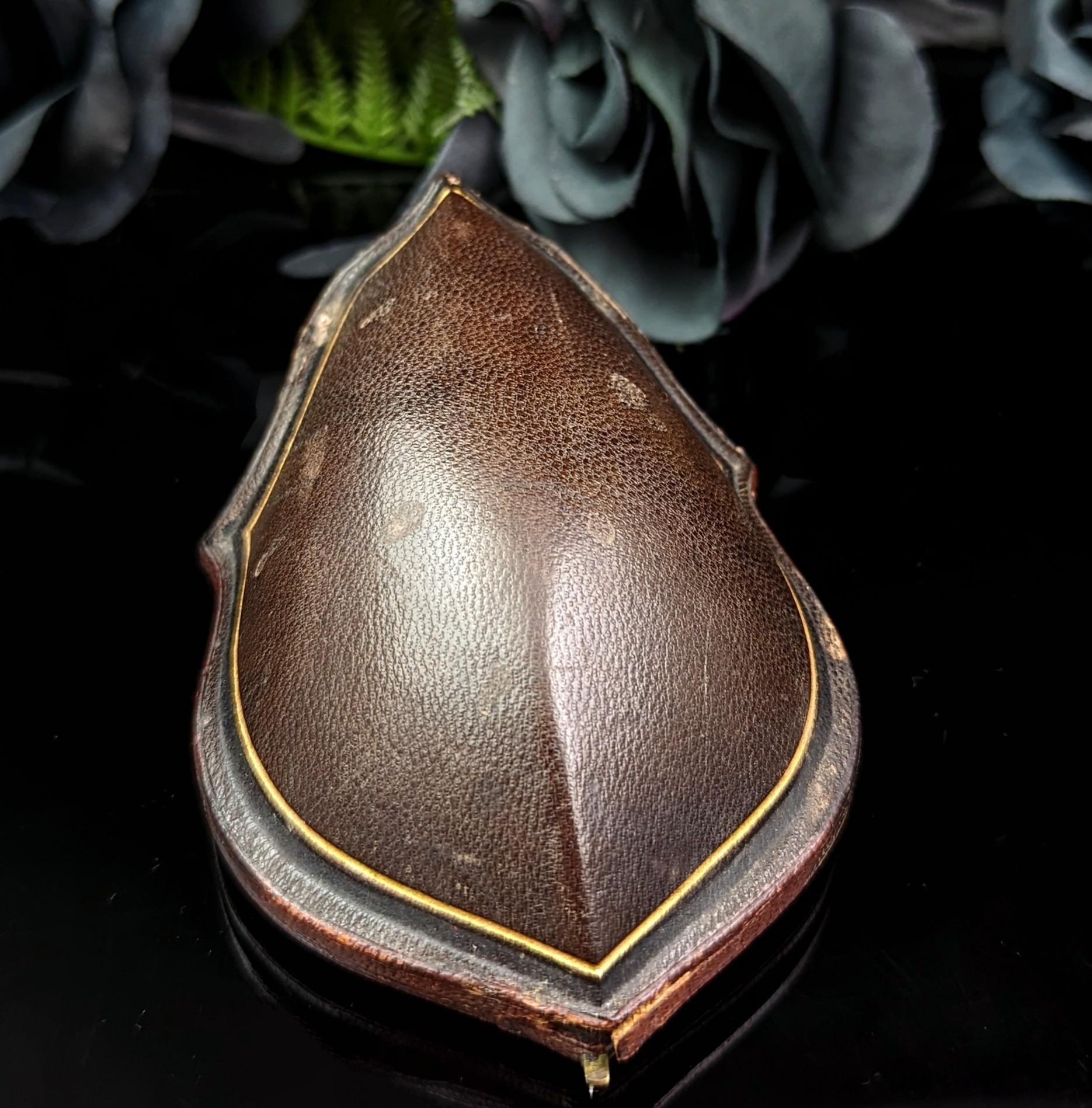 Antique Victorian Mourning Locket, 15k Gold and Pearl Star, Whitby Jet, Cased 7