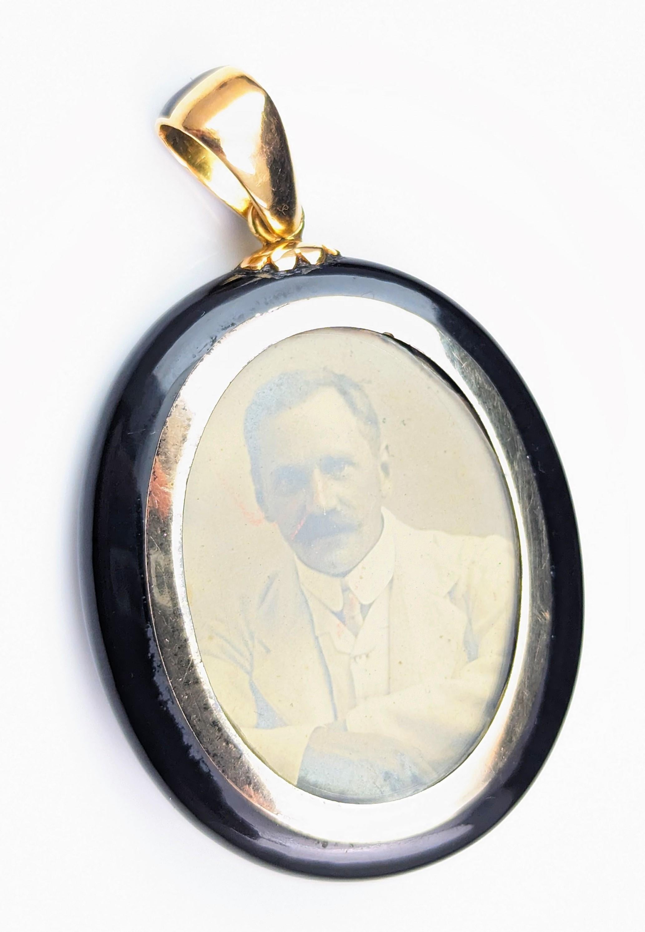 Antique Victorian Mourning Locket, 15k Gold and Pearl Star, Whitby Jet, Cased 12