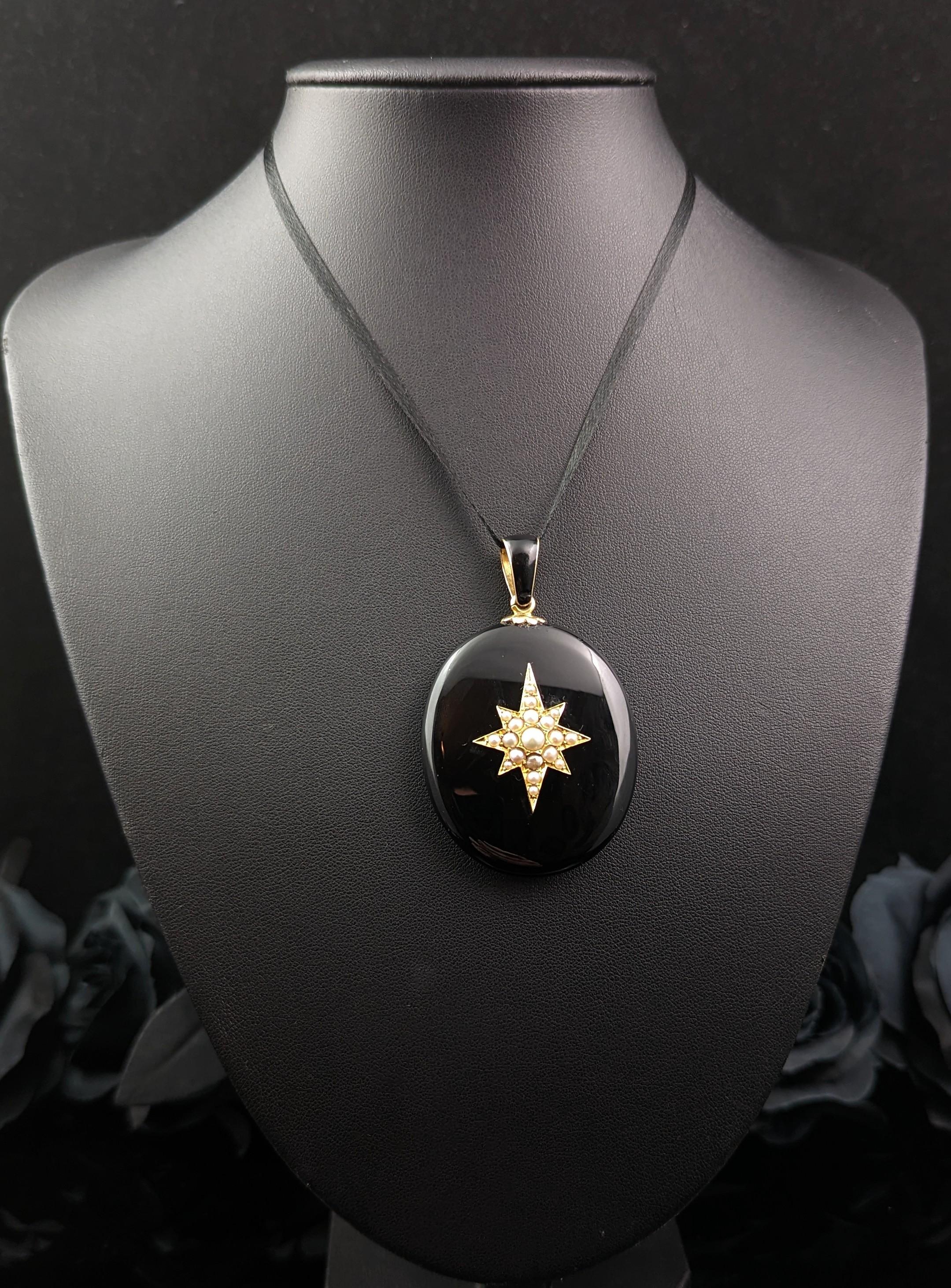 Antique Victorian Mourning Locket, 15k Gold and Pearl Star, Whitby Jet, Cased 4