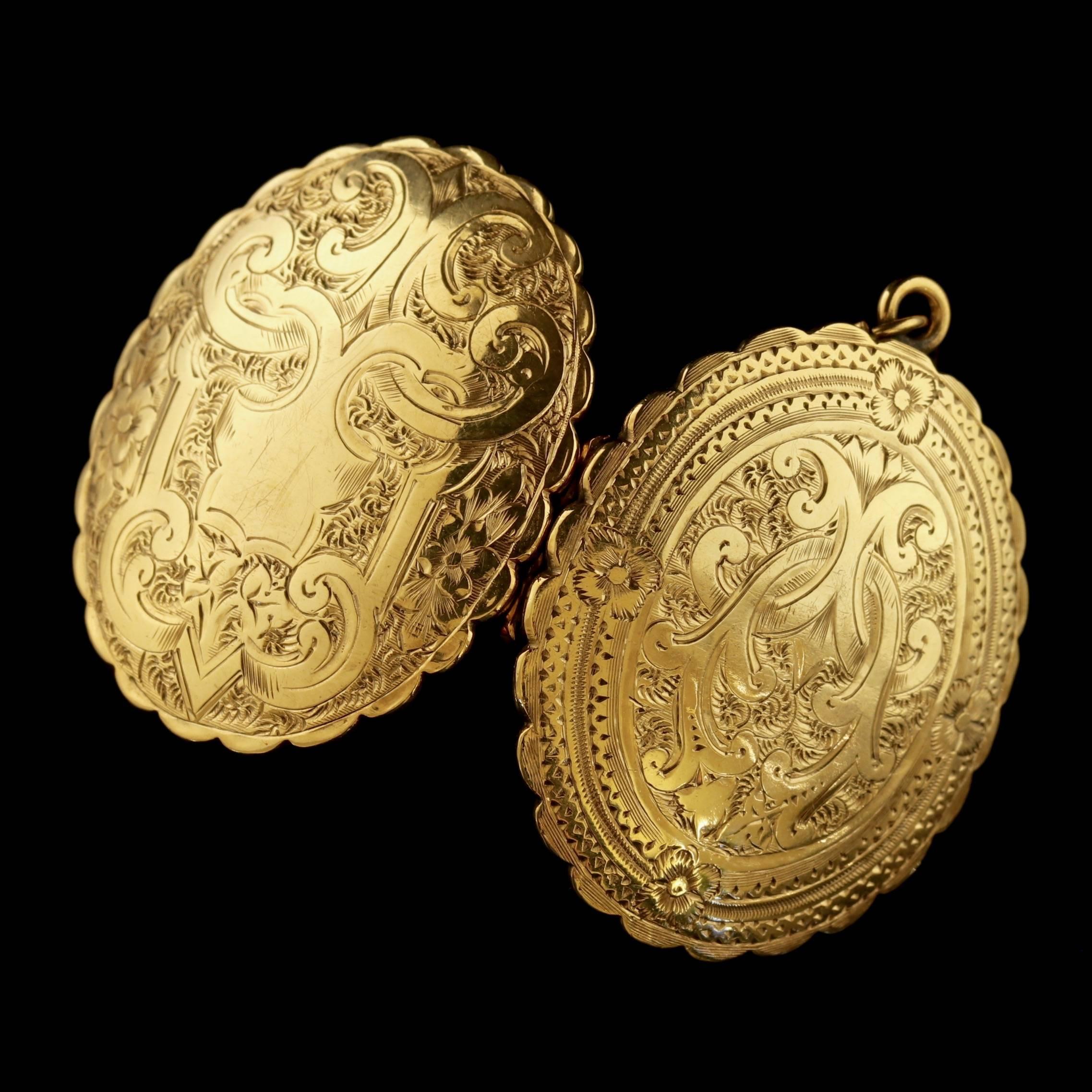 Women's Antique Victorian Mourning Locket 18 Carat Gold Back and Front, circa 1840