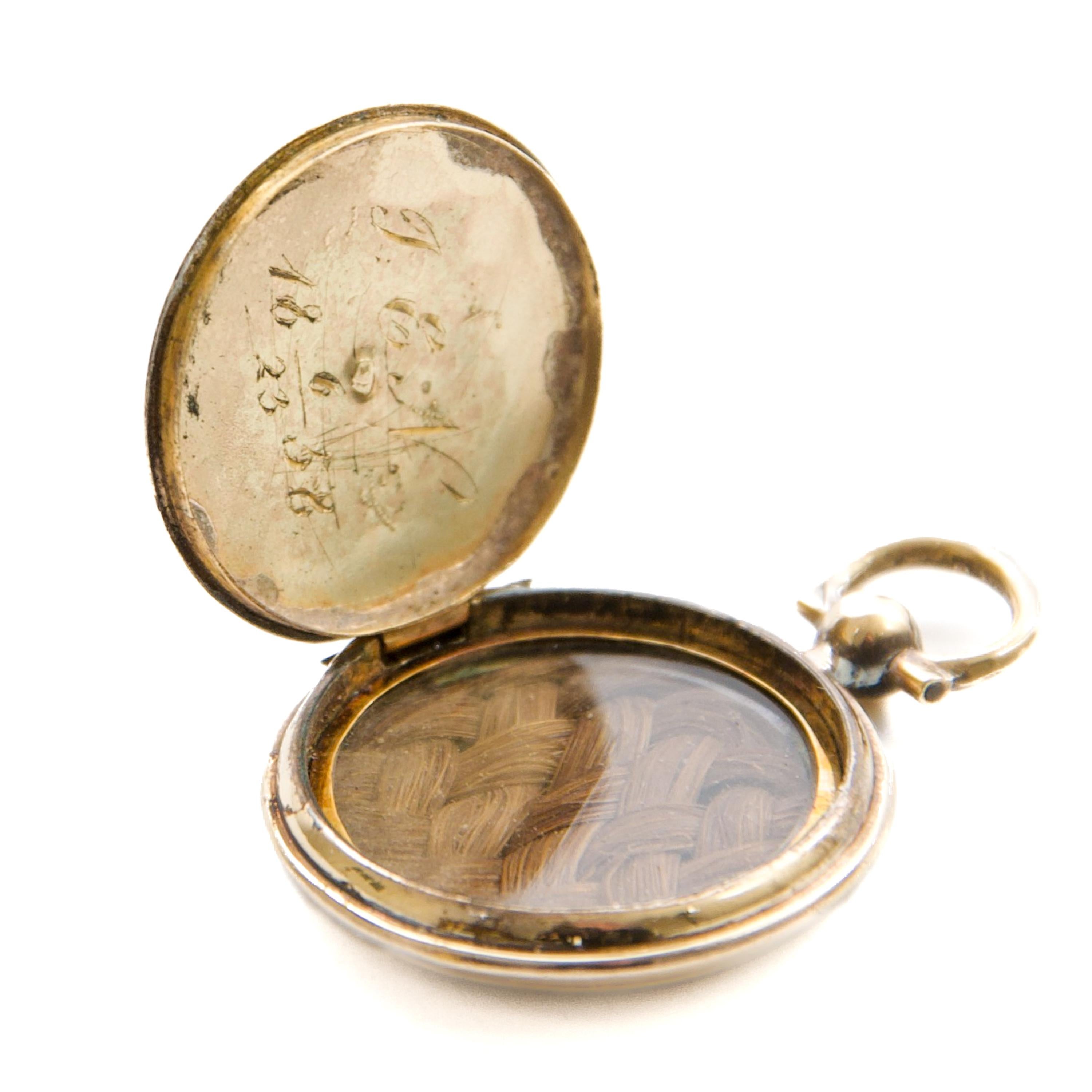Antique Victorian Mourning Locket with Woven Hair, 19th Century For Sale 2