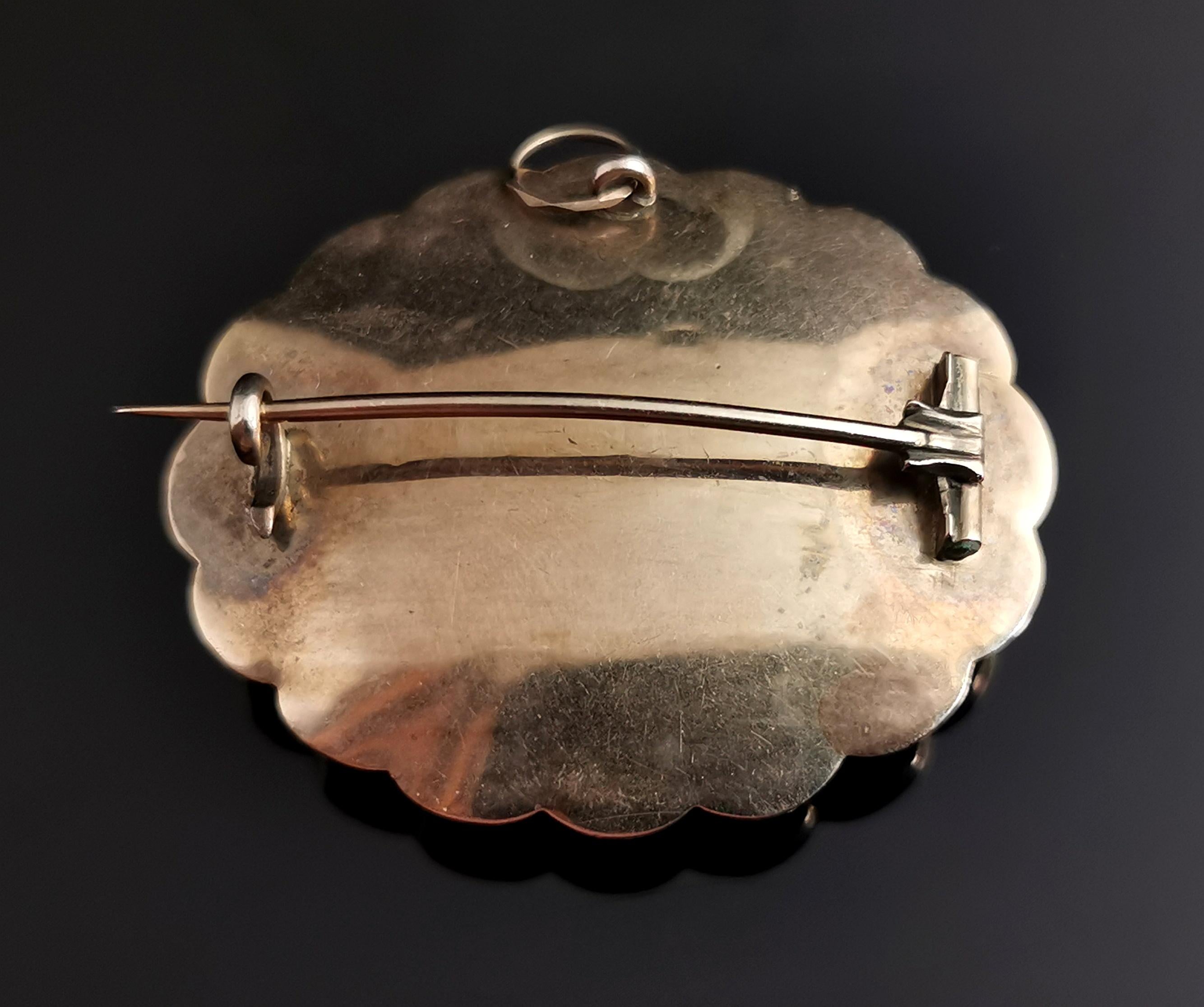 Broche pendentif de deuil victorienne ancienne, en or jaune 9 carats, onyx et travail de cheveux en vente 4