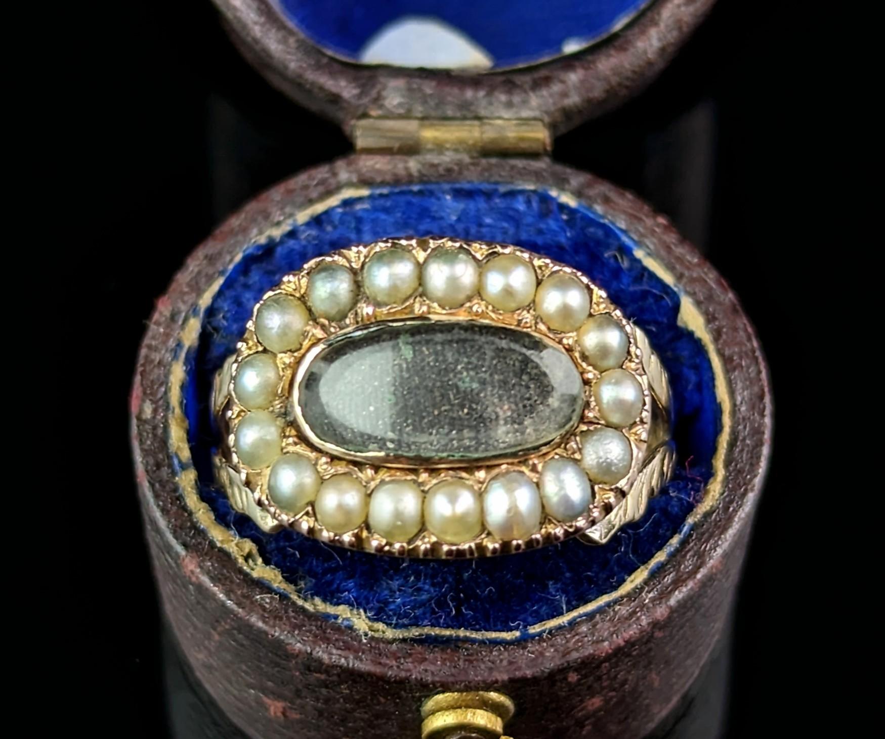 Bague de deuil victorienne ancienne, or 9 carats, perle fendue en vente 4