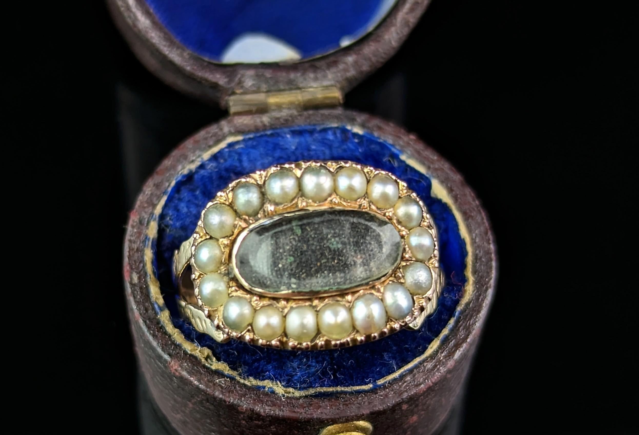Bague de deuil victorienne ancienne, or 9 carats, perle fendue en vente 5