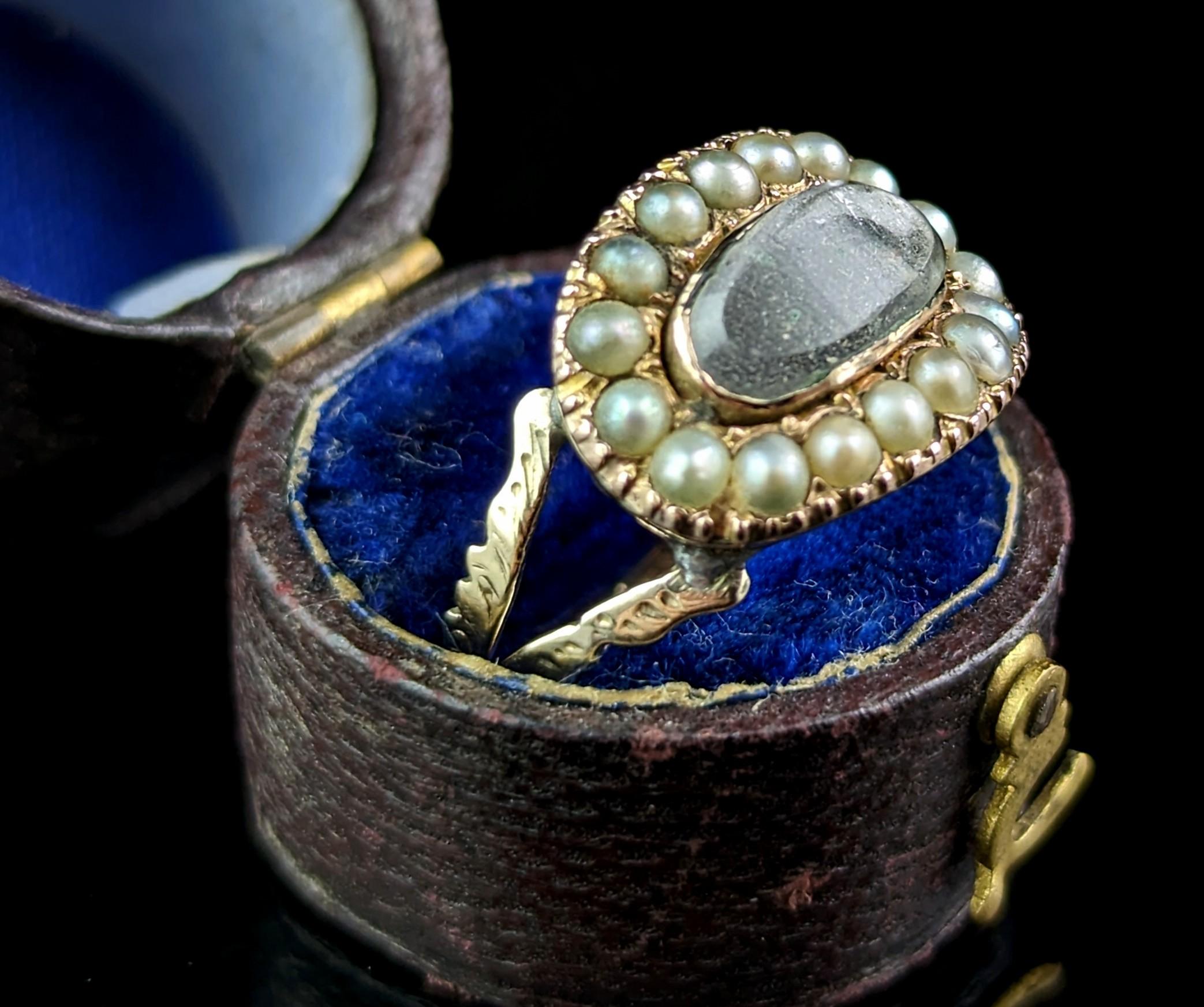 Bague de deuil victorienne ancienne, or 9 carats, perle fendue en vente 6