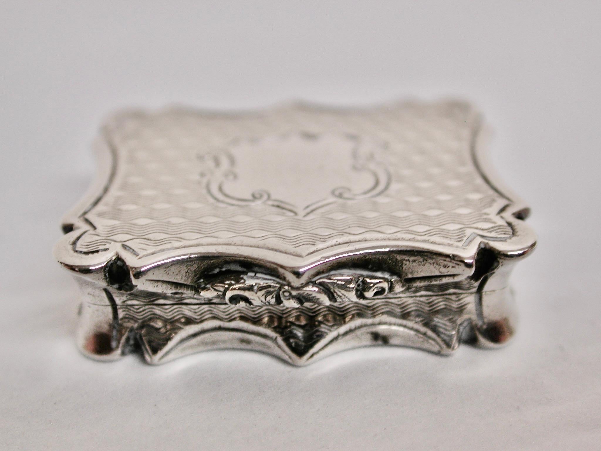 Antigua vinagrera victoriana Nathaniel Mills de plata fechada en 1842 Birmingham Inglés en venta