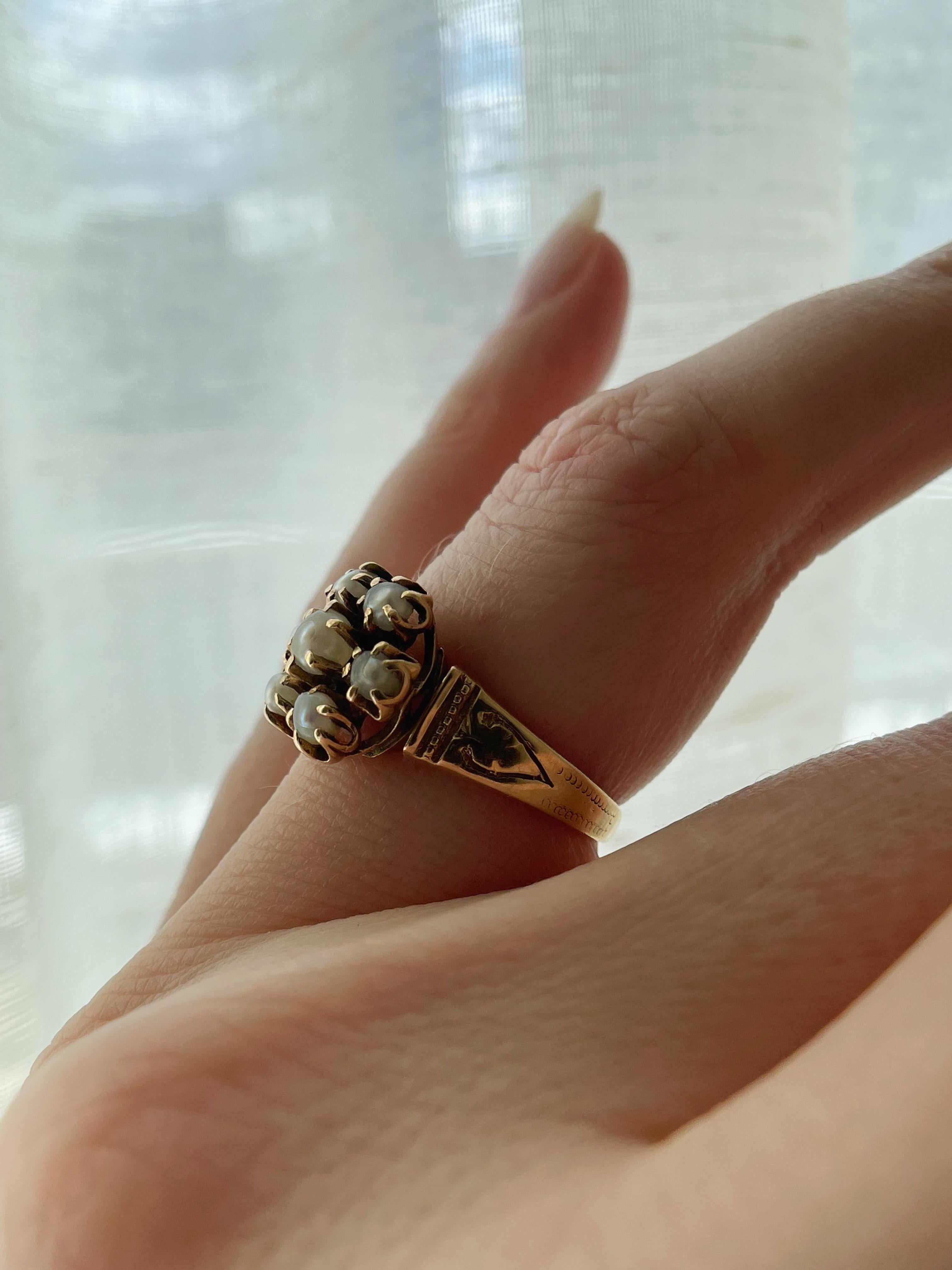 idyllischer viktorianischer Ring mit einem Cluster aus natürlichen Perlen, um 1818 4