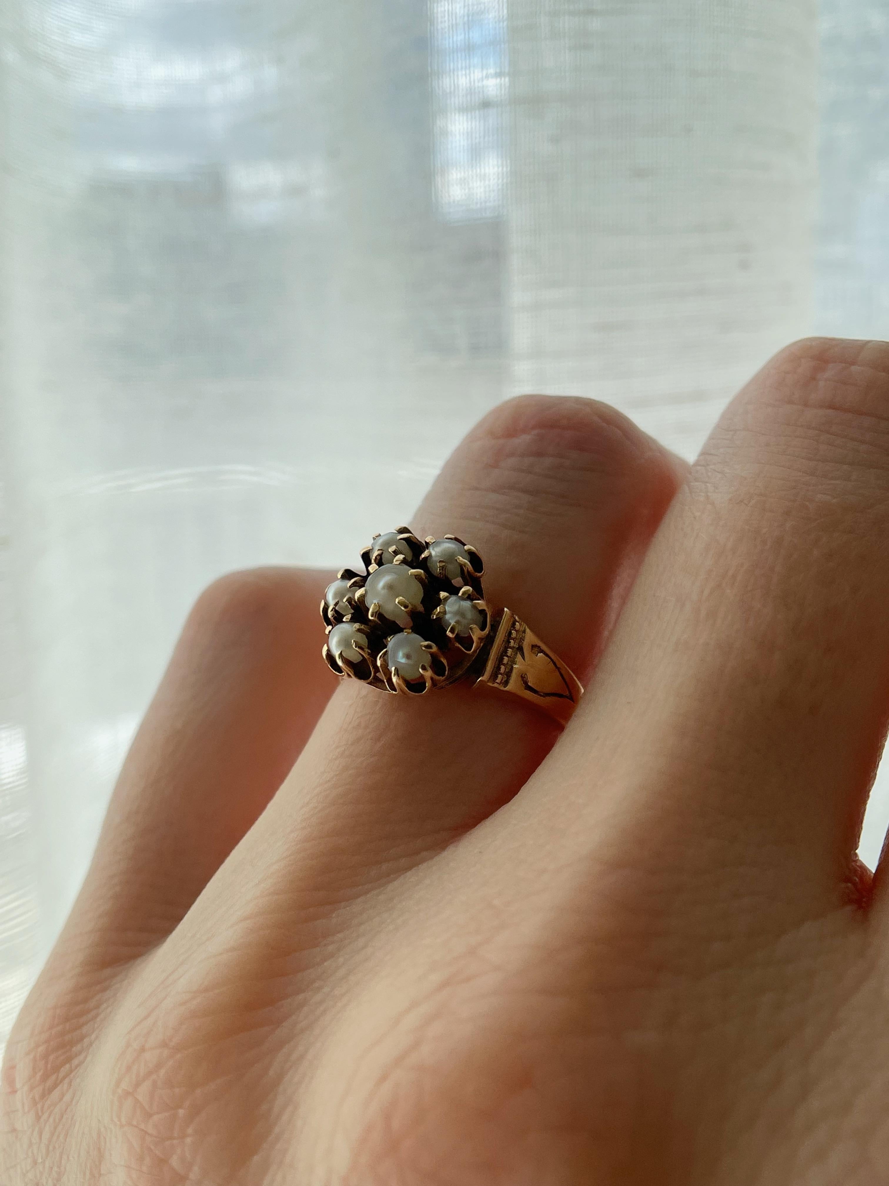 idyllischer viktorianischer Ring mit einem Cluster aus natürlichen Perlen, um 1818 3
