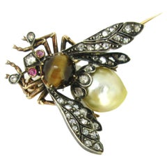 Broche abeille victorienne ancienne en perles naturelles avec œil de tigre et diamants