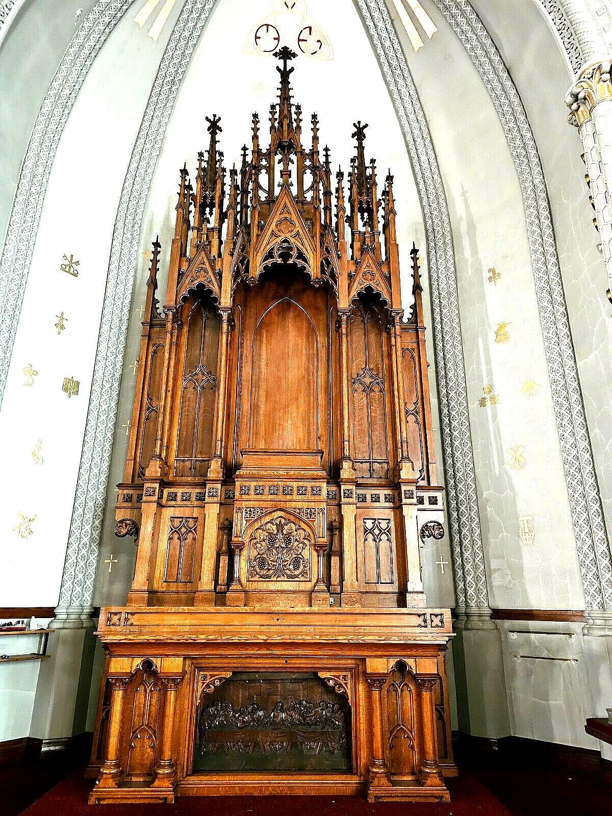 Beautiful, antique Victorian period era Neo Gothic Triptych Holy Altar in solid oak and acquired from a church that was established in 1865.

Measures impressive 24' tall by 11' by 4'. 

Museum Quality!

Condition report: Being offered with the