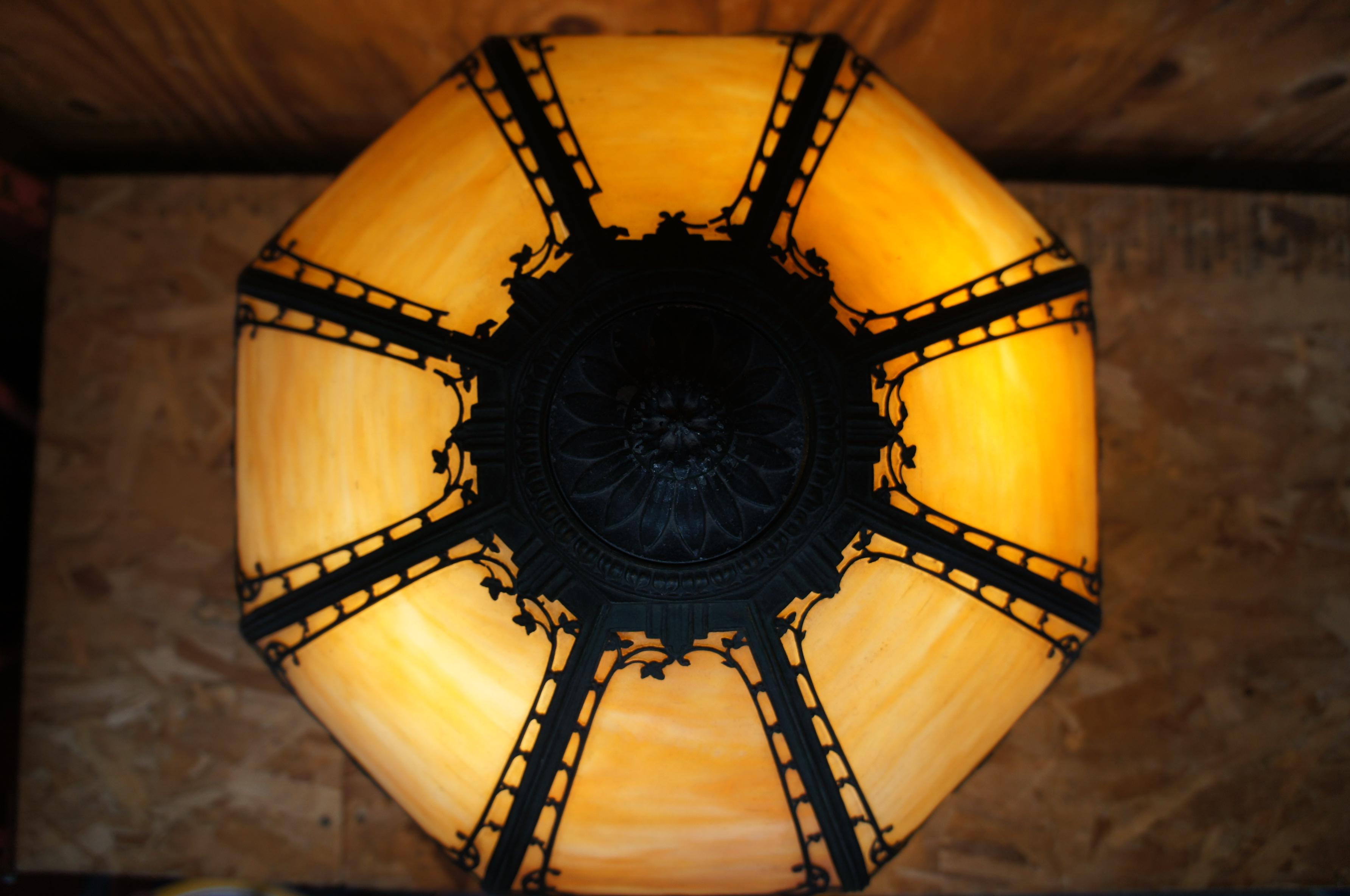 Antique Victorian Neoclassical Rainaud A&R Co Slag Glass Cast Iron Lamp In Good Condition In Dayton, OH