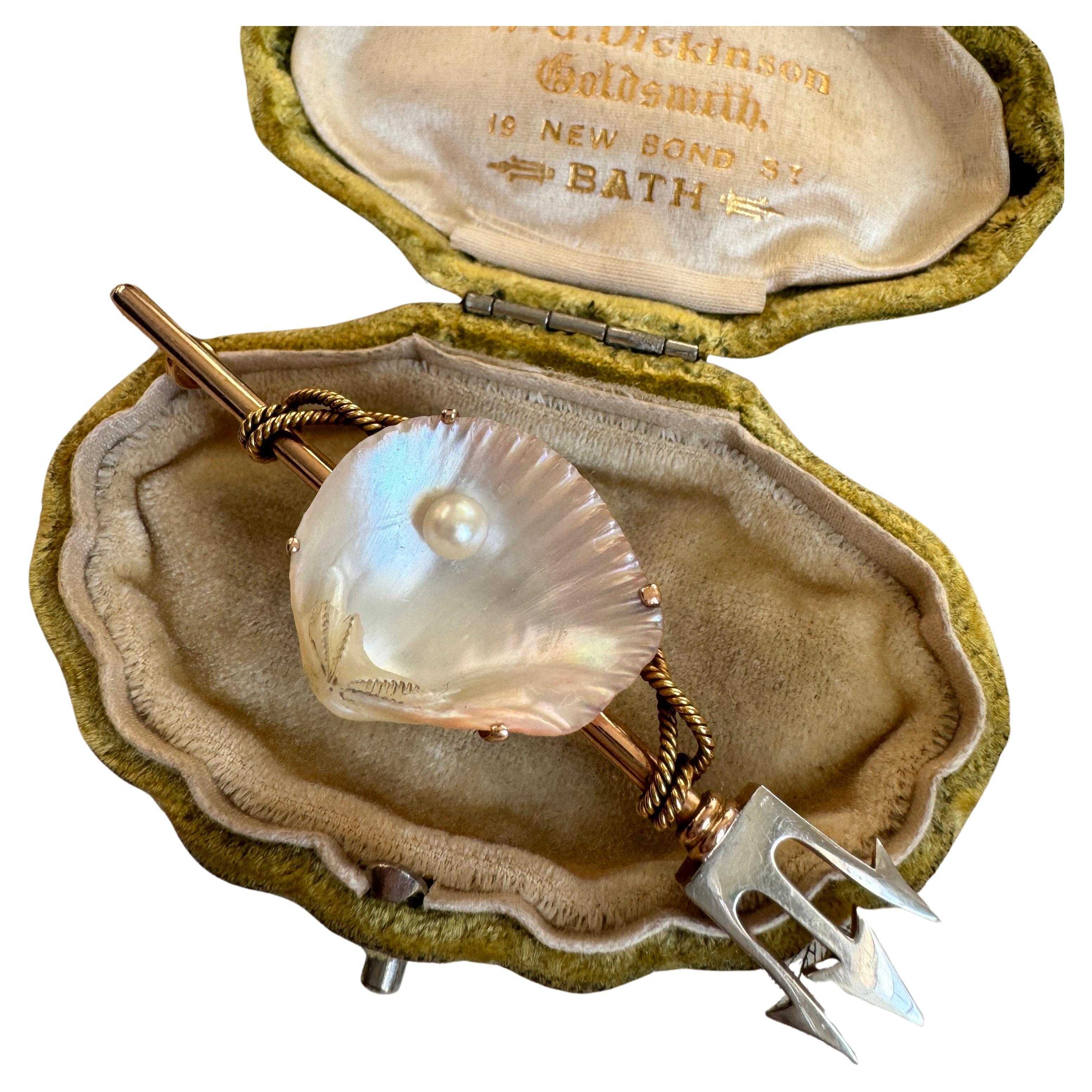 Antike viktorianische Neotrigonia Shell Trident Brosche - c1880 im Angebot