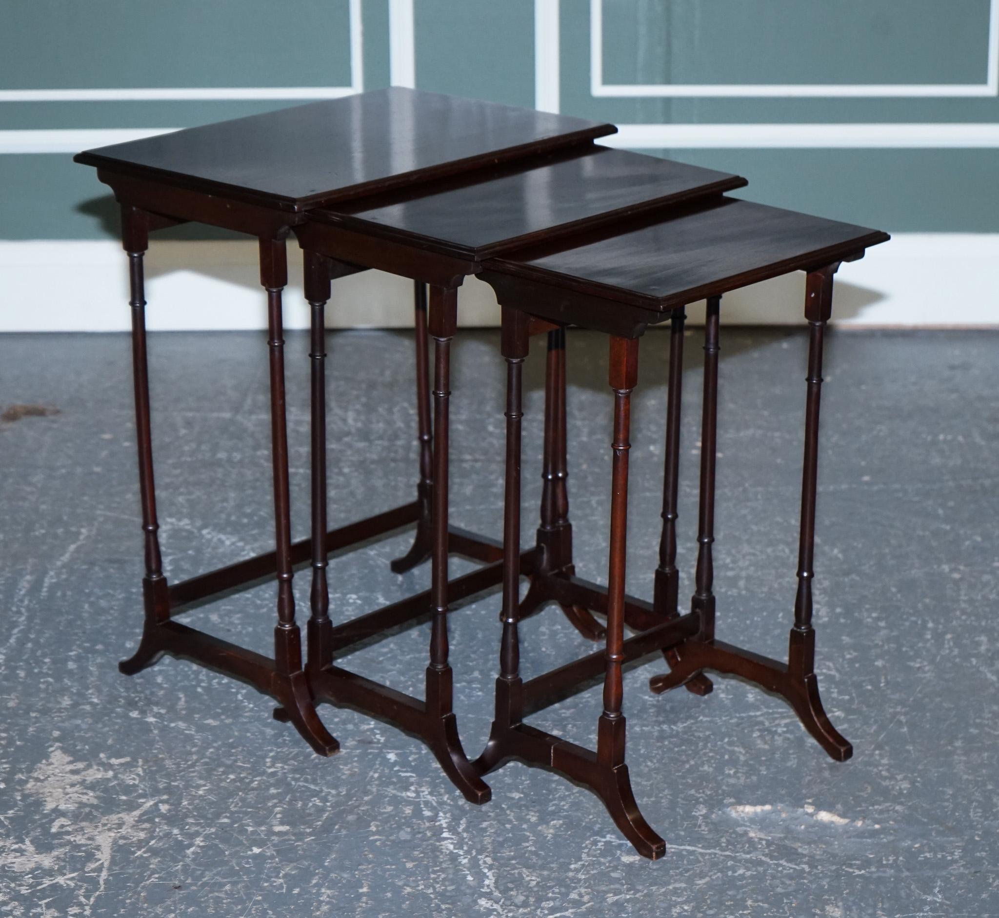 We are delighted to offer for sale this beautiful antique 1880s set of three nesting tables.

We have lightly restored this by cleaning it, waxing and hand polishing it.

Please carefully examine the pictures to see the condition before