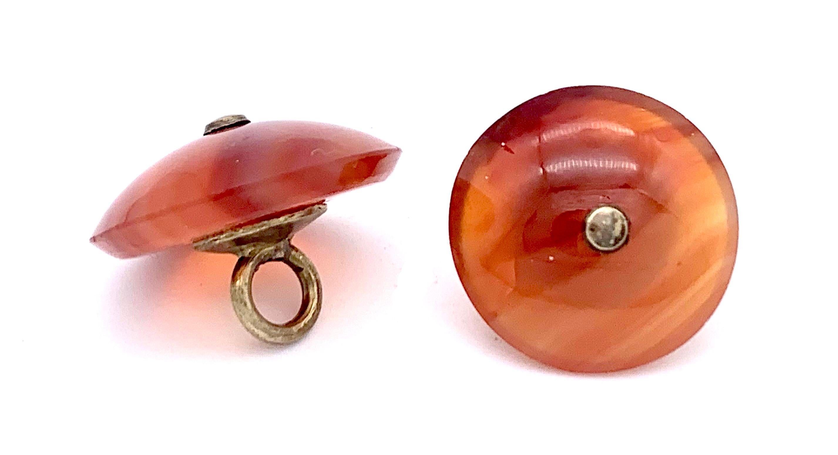 Antikes viktorianisches neun Kleid mit Knöpfen aus Messing mit Karneol-Achat im Cabochon-Schliff und Fttung (Viktorianisch) im Angebot