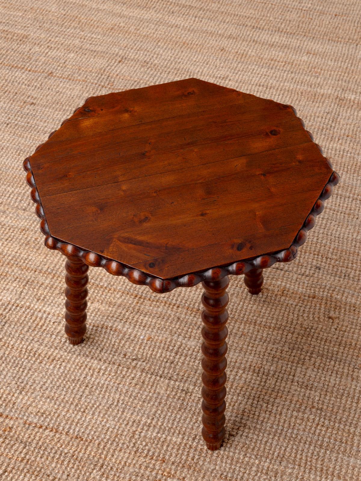 Victorien Ancienne table d'appoint victorienne en chêne Bobbin Tripod, 19e siècle en vente