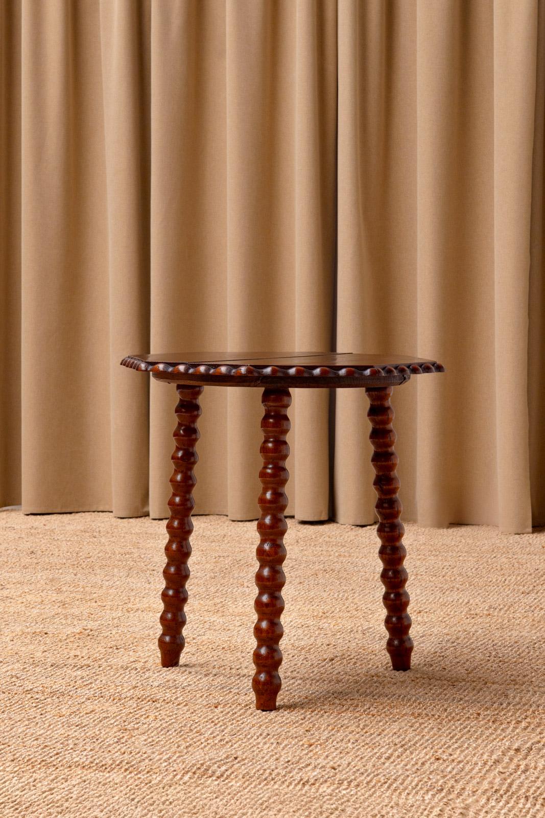 XIXe siècle Ancienne table d'appoint victorienne en chêne Bobbin Tripod, 19e siècle en vente