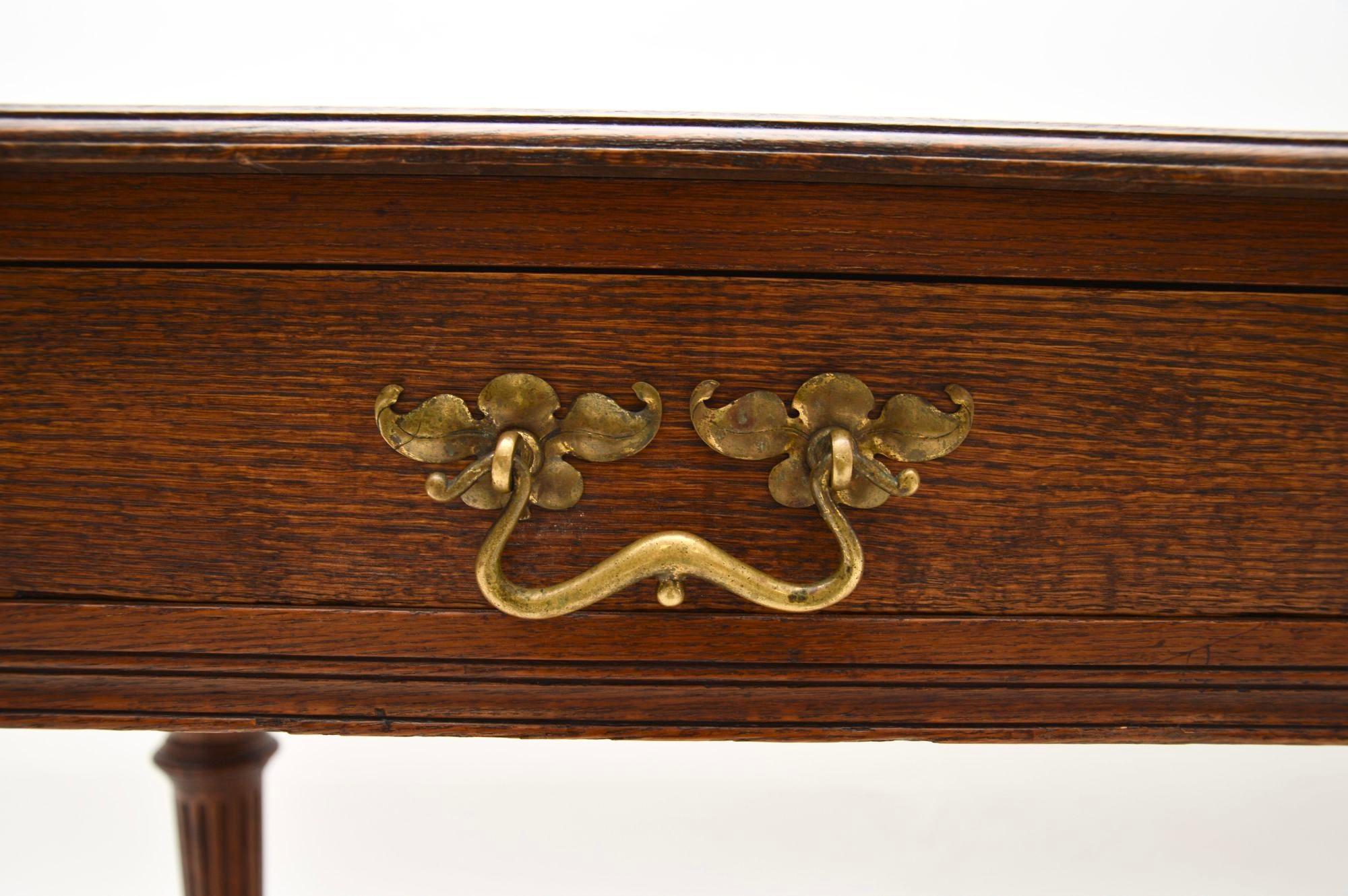 Antiker viktorianischer Eichen-Leder-Schreibtisch / Schreibtisch im Angebot 4