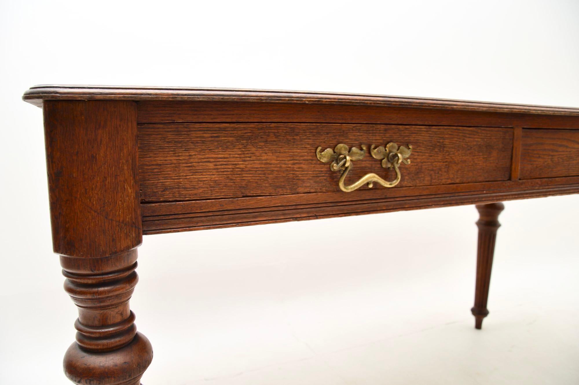 Antiker viktorianischer Eichen-Leder-Schreibtisch / Schreibtisch im Angebot 2