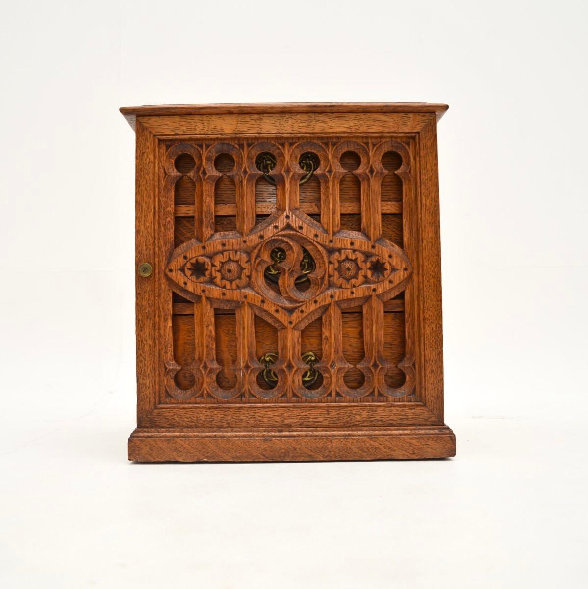 Tardo vittoriano Antica cassettiera vittoriana in Oak in vendita