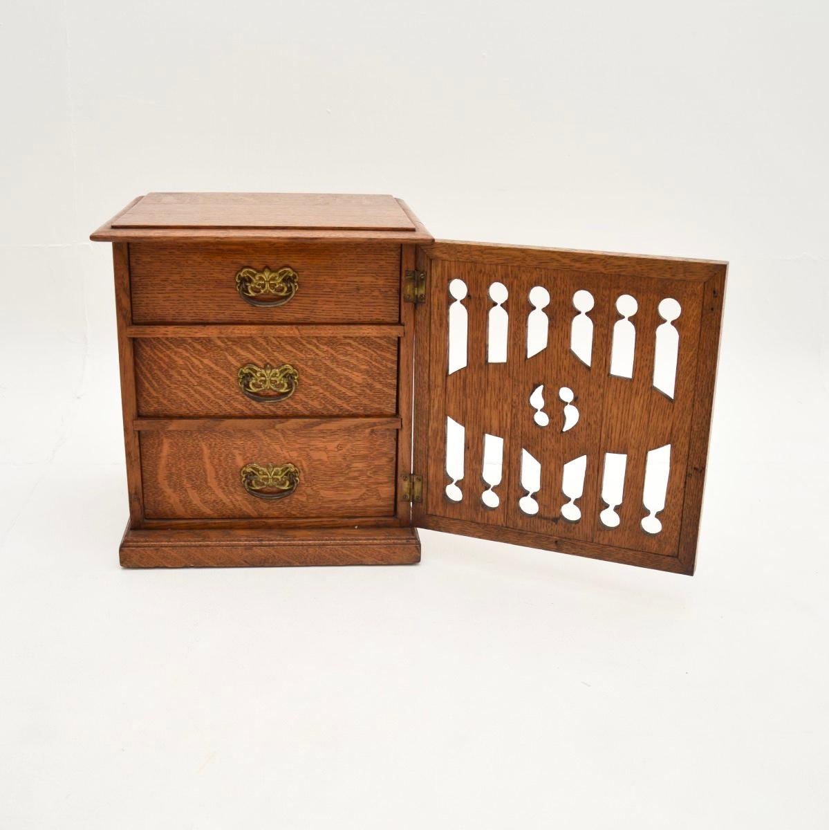 Britannico Antica cassettiera vittoriana in Oak in vendita