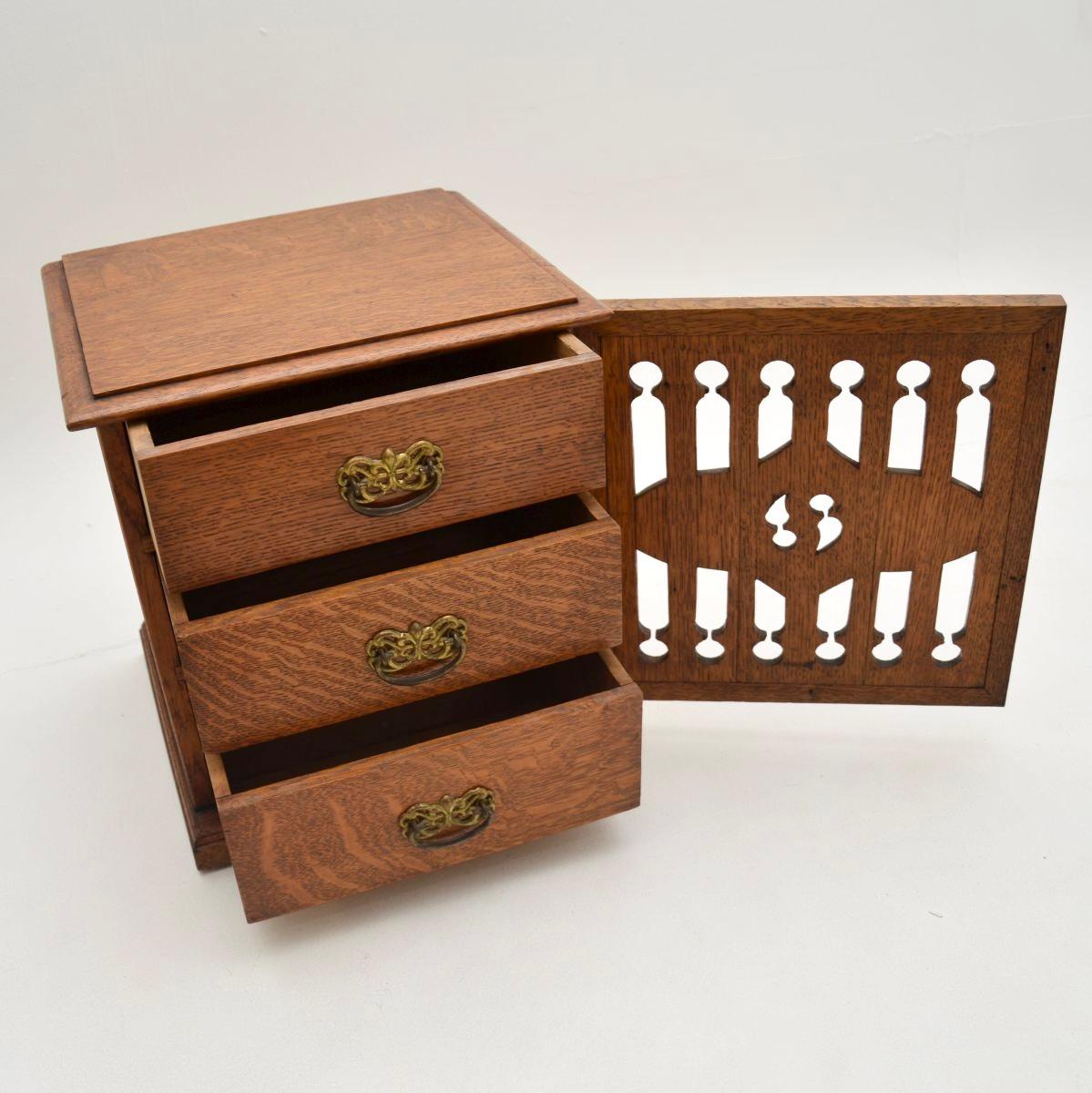 Antica cassettiera vittoriana in Oak In condizioni buone in vendita a London, GB