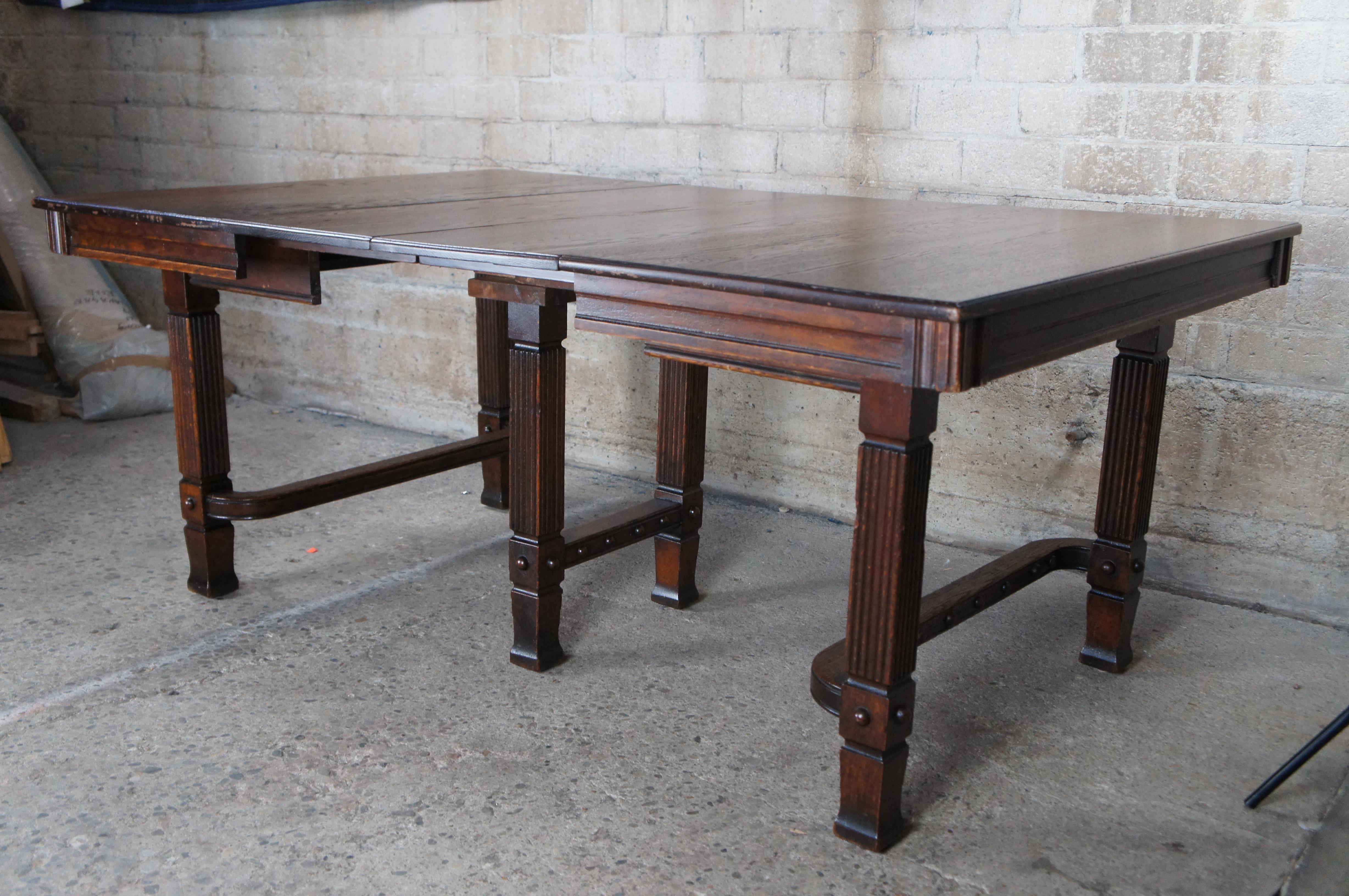 Antigua Mesa de Comedor Extensible Victoriana de Roble Cuadrada 72 en venta 5