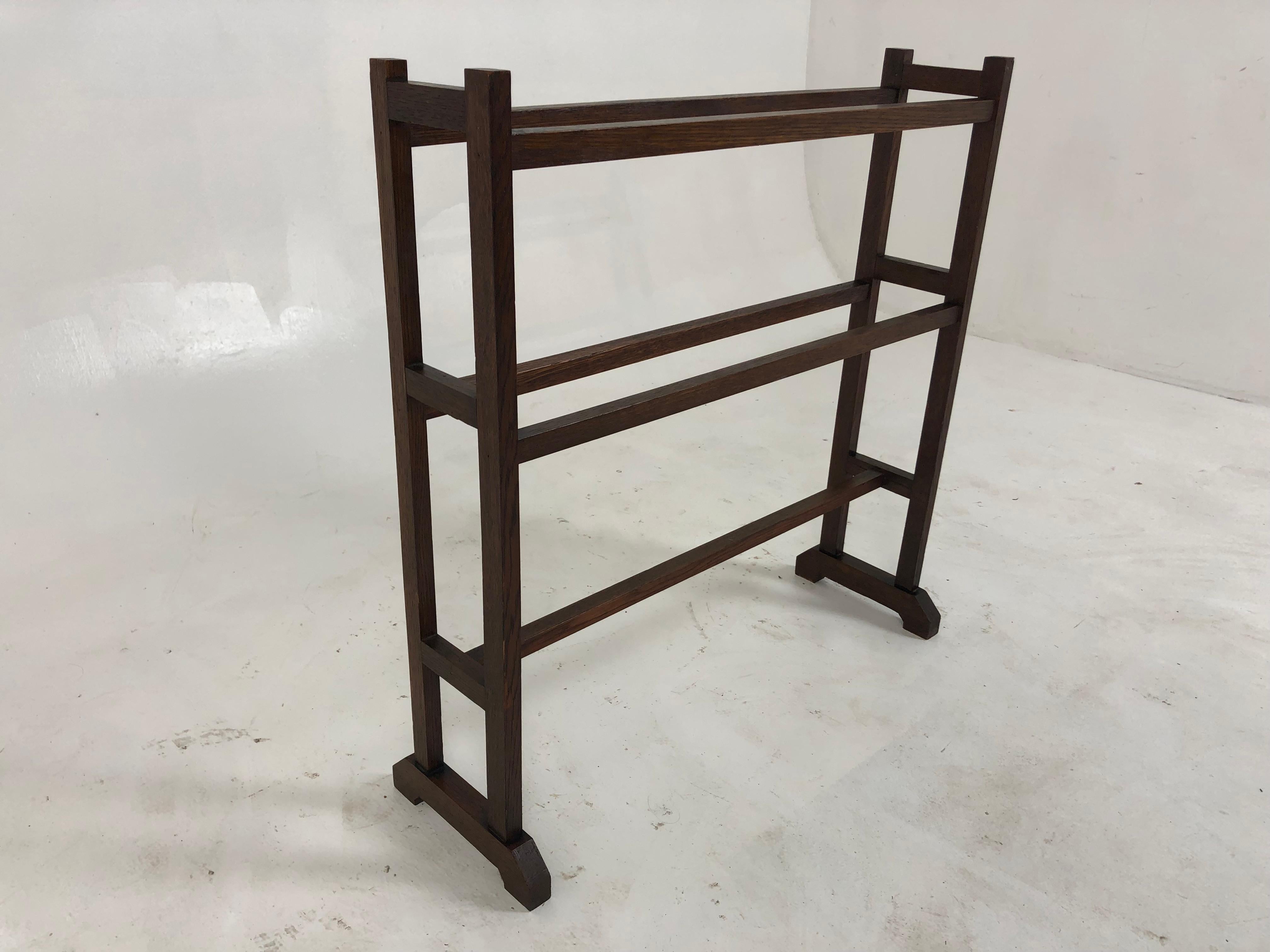Antique Victorian oak towel Rail, Linen Rack, Scotland 1890, H840

Scotland 1890
Solid Walnut
Original Finish
Double rails on top
Single rail underneath
Supported by solid oak rails on the ends
Nice quality and in good