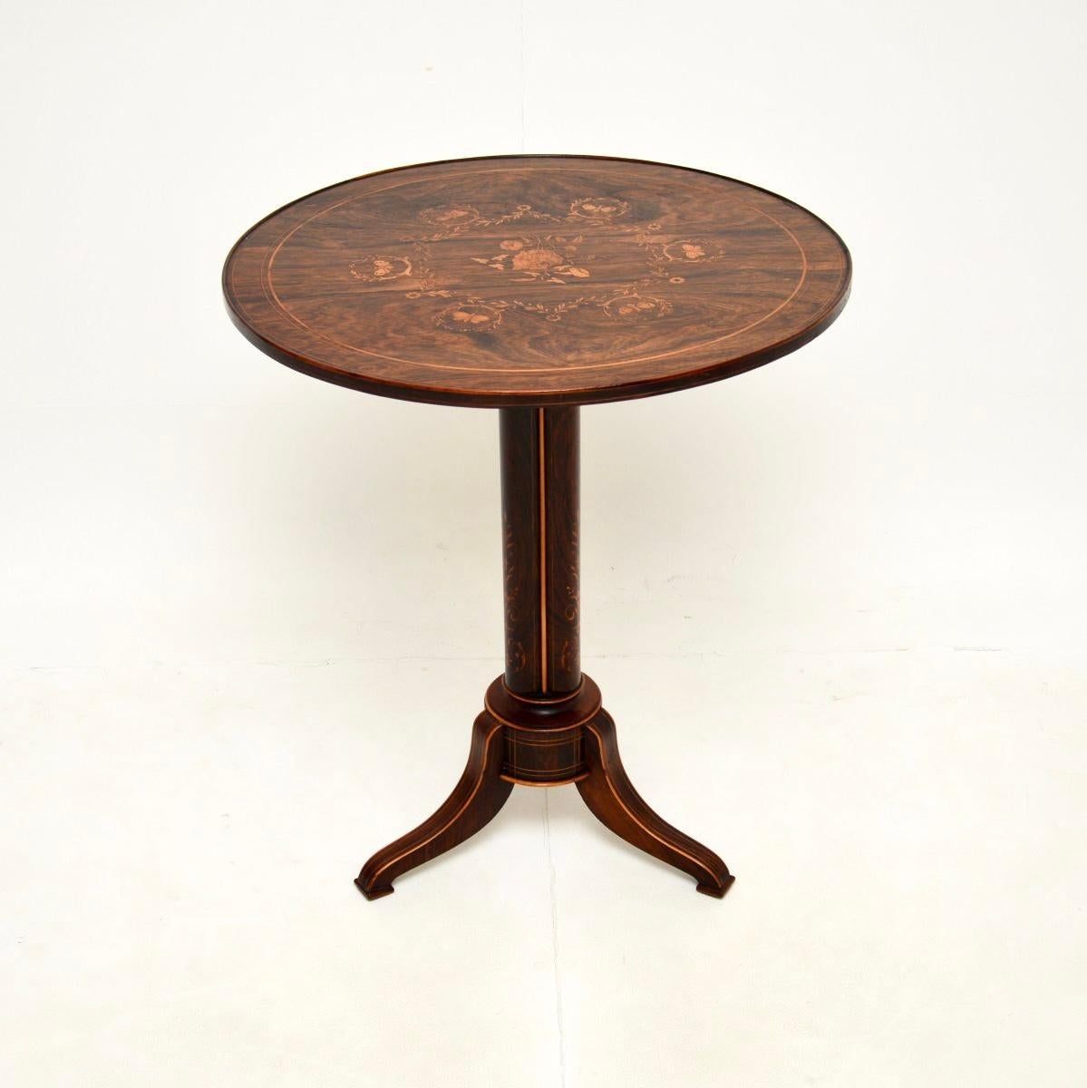 An incredibly beautiful and rare antique Victorian occasional table. This was made in England, it dates from around the 1830-1840 period.

It is of exceptional quality, this is constructed from solid and veneered wood. There are exquisite satinwood