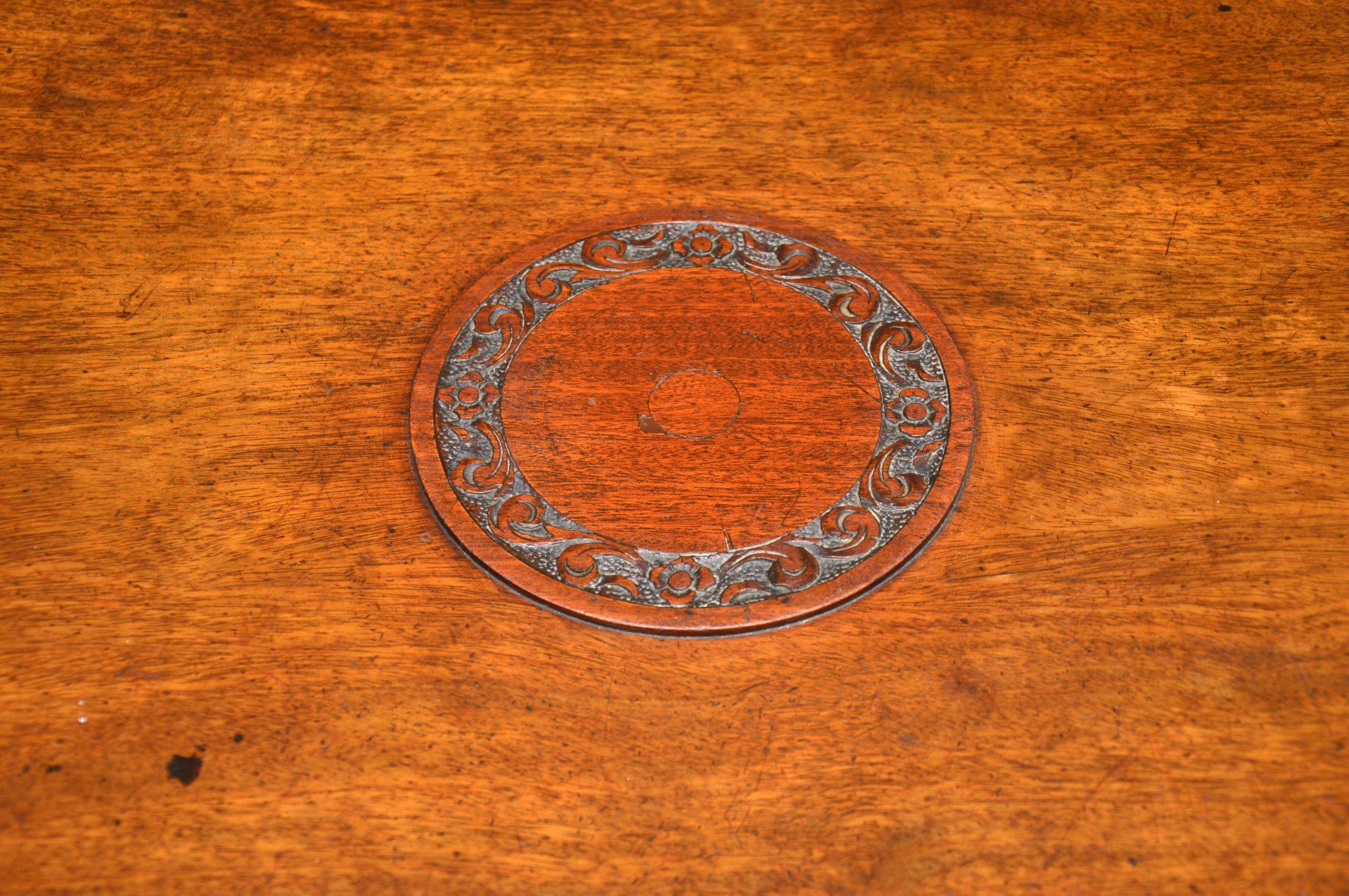 Antique Victorian Occasional Table In Good Condition In London, GB